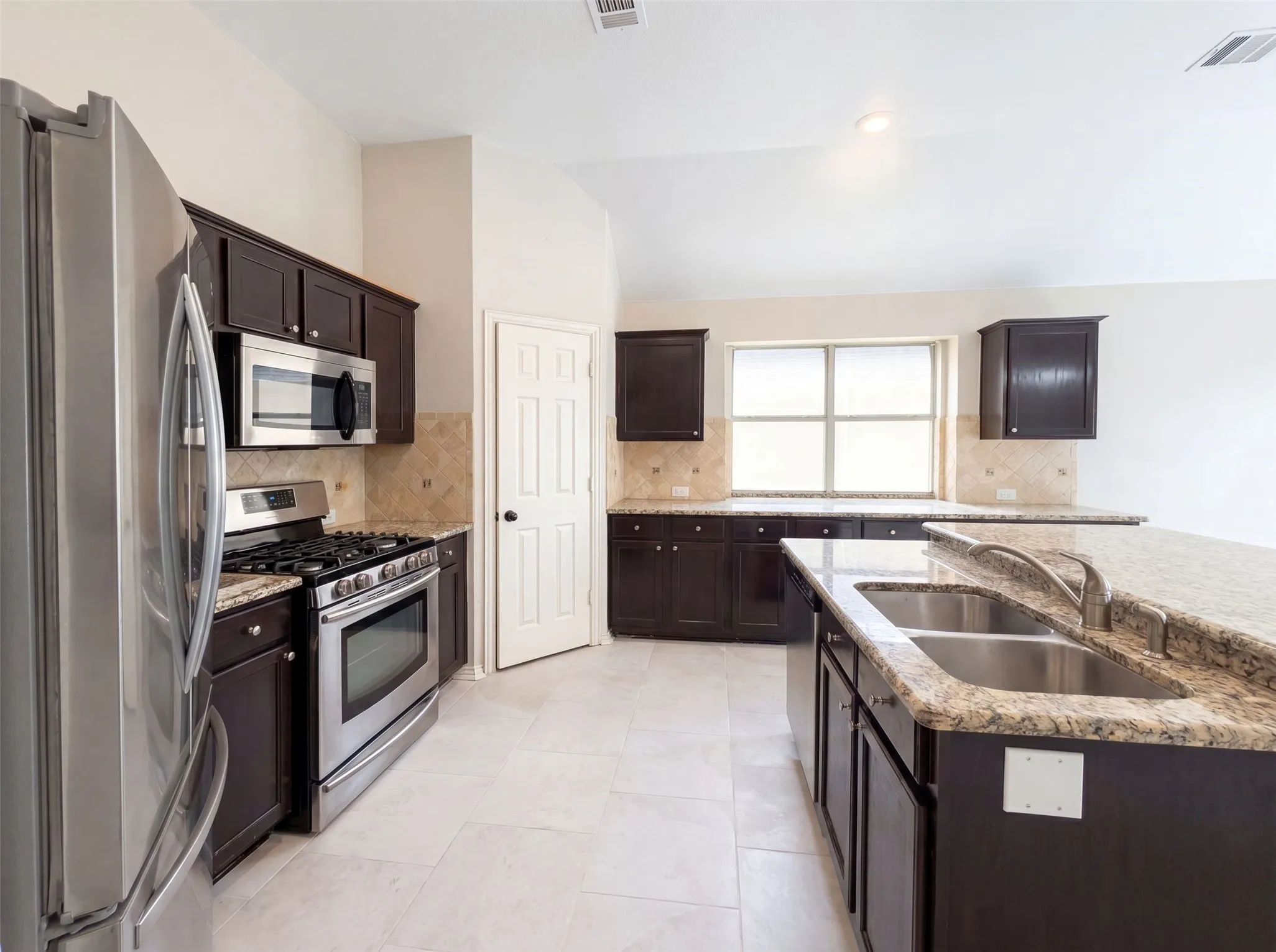 Single Family Residence For Sale in Denton County , 1441 Forest Oaks Court, Frisco, Texas 75036, 3 Bedroom, 2 Bathroom, 2 Garage spaces, 1,740 Sqft, built in 2000, mls#21310124, Real Estate Agent in Frisco, Homes For Sale in Denton county, Homes For Sale in Frisco, Realtor in Frisco Texas, Real Estate Brokerage Independent Realty Texas, Luminita Cordes Realtor