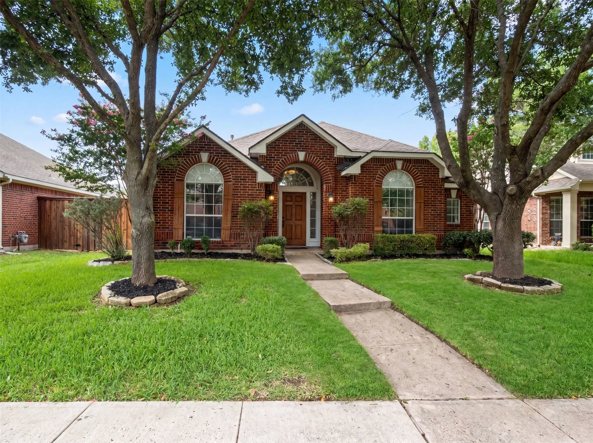 Single Family Residence For Sale in Denton County , 1441 Forest Oaks Court, Frisco, Texas 75036, 3 Bedroom, 2 Bathroom, 2 Garage spaces, 1,740 Sqft, built in 2000, mls#21310124, Real Estate Agent in Frisco, Homes For Sale in Denton county, Homes For Sale in Frisco, Realtor in Frisco Texas, Real Estate Brokerage Independent Realty Texas, Luminita Cordes Realtor