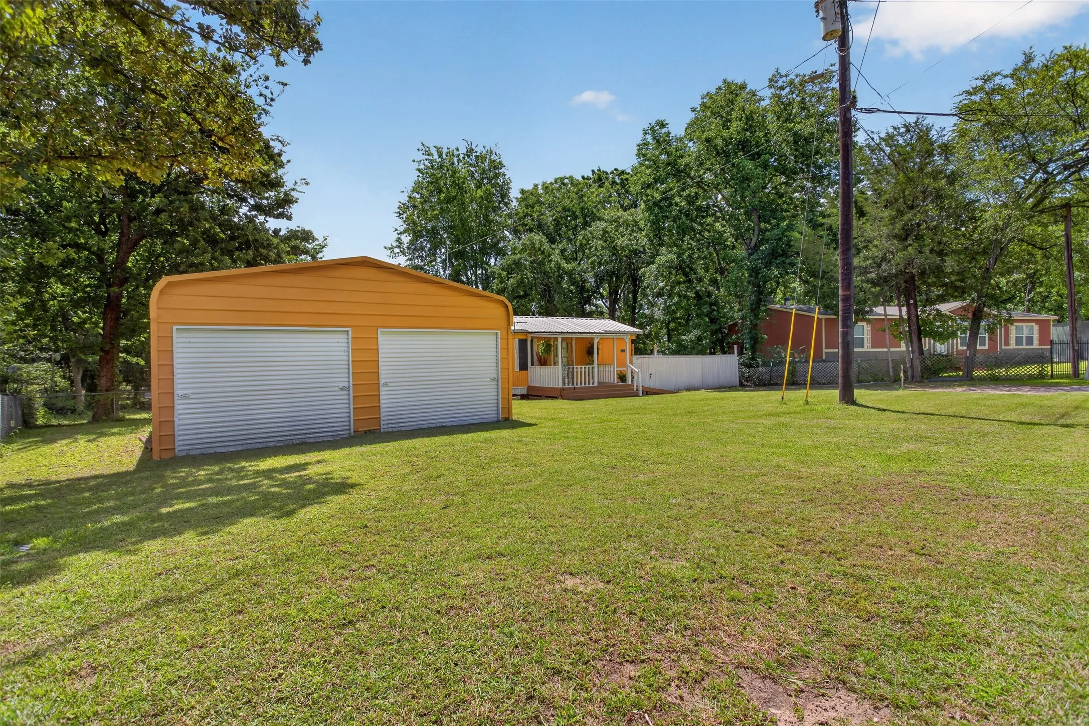 Mobile Home For Sale in Hunt County , 3183 Timberwild, Wills Point, Texas 75169, 3 Bedroom, 2 Bathroom, 2 Garage spaces, 896 Sqft, built in 1996, mls#21305736, Real Estate Agent in Wills Point, Homes For Sale in Hunt county, Homes For Sale in Wills Point, Realtor in Wills Point Texas, Real Estate Brokerage Independent Realty Texas, Luminita Cordes Realtor