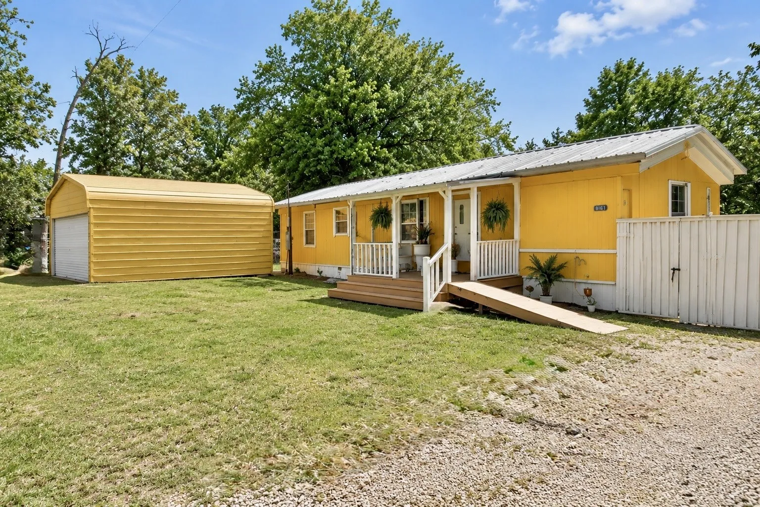 Mobile Home For Sale in Hunt County , 3183 Timberwild, Wills Point, Texas 75169, 3 Bedroom, 2 Bathroom, 2 Garage spaces, 896 Sqft, built in 1996, mls#21305736, Real Estate Agent in Wills Point, Homes For Sale in Hunt county, Homes For Sale in Wills Point, Realtor in Wills Point Texas, Real Estate Brokerage Independent Realty Texas, Luminita Cordes Realtor
