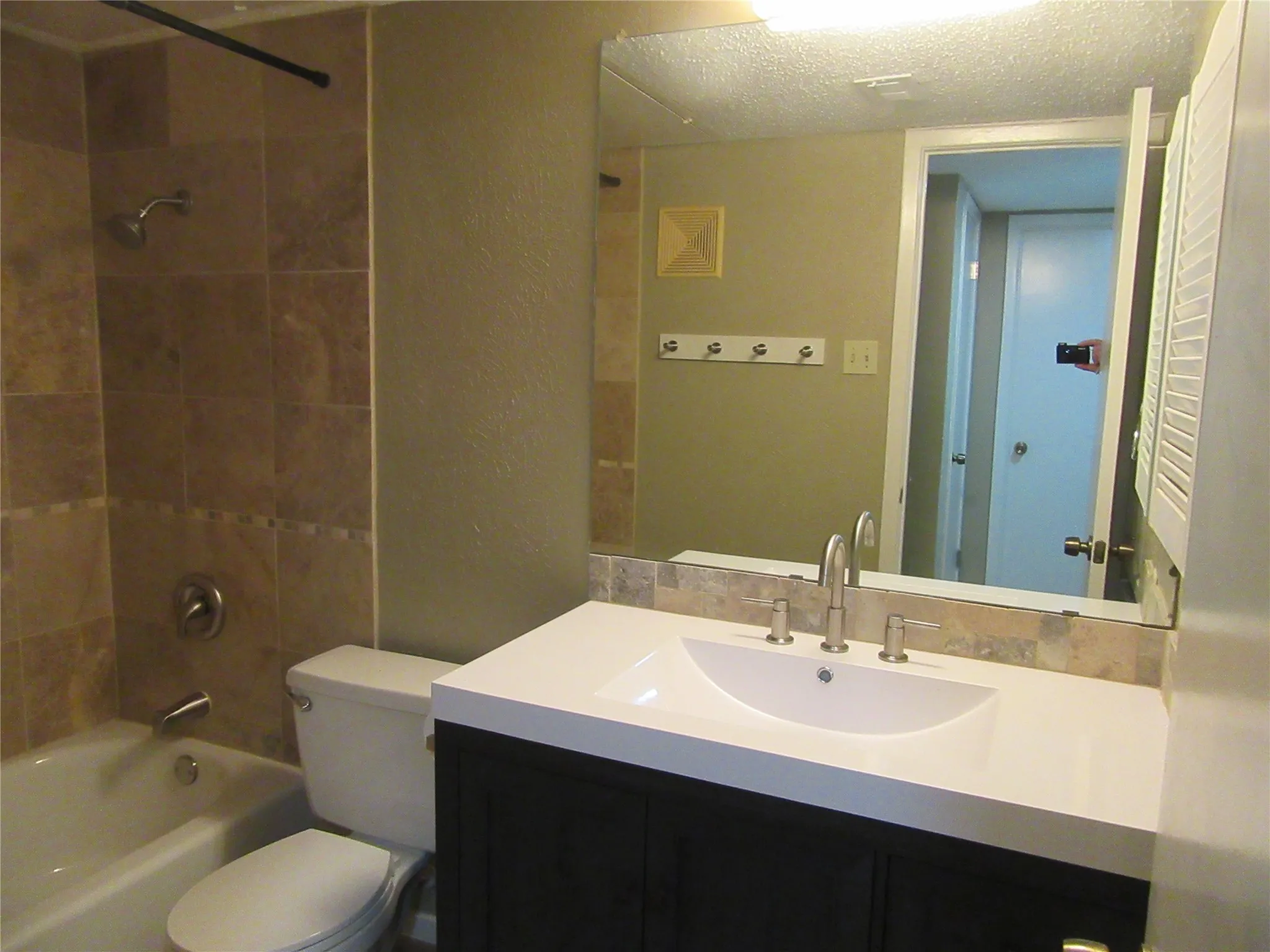 Condominium For Sale in Dallas County , 11311 Audelia Road 122, Dallas, Texas 75243, 2 Bedroom, 2 Bathroom, Garage spaces, 890 Sqft, built in 1981, Price $135,000, mls#21310148, Real Estate Agent in Dallas, Homes For Sale in Dallas county, Homes For Sale in Dallas, Realtor in Dallas Texas, Real Estate Brokerage Independent Realty Texas, Luminita Cordes Realtor
