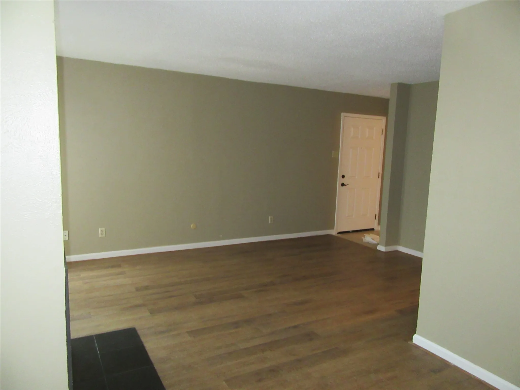 Condominium For Sale in Dallas County , 11311 Audelia Road 122, Dallas, Texas 75243, 2 Bedroom, 2 Bathroom, Garage spaces, 890 Sqft, built in 1981, Price $135,000, mls#21310148, Real Estate Agent in Dallas, Homes For Sale in Dallas county, Homes For Sale in Dallas, Realtor in Dallas Texas, Real Estate Brokerage Independent Realty Texas, Luminita Cordes Realtor