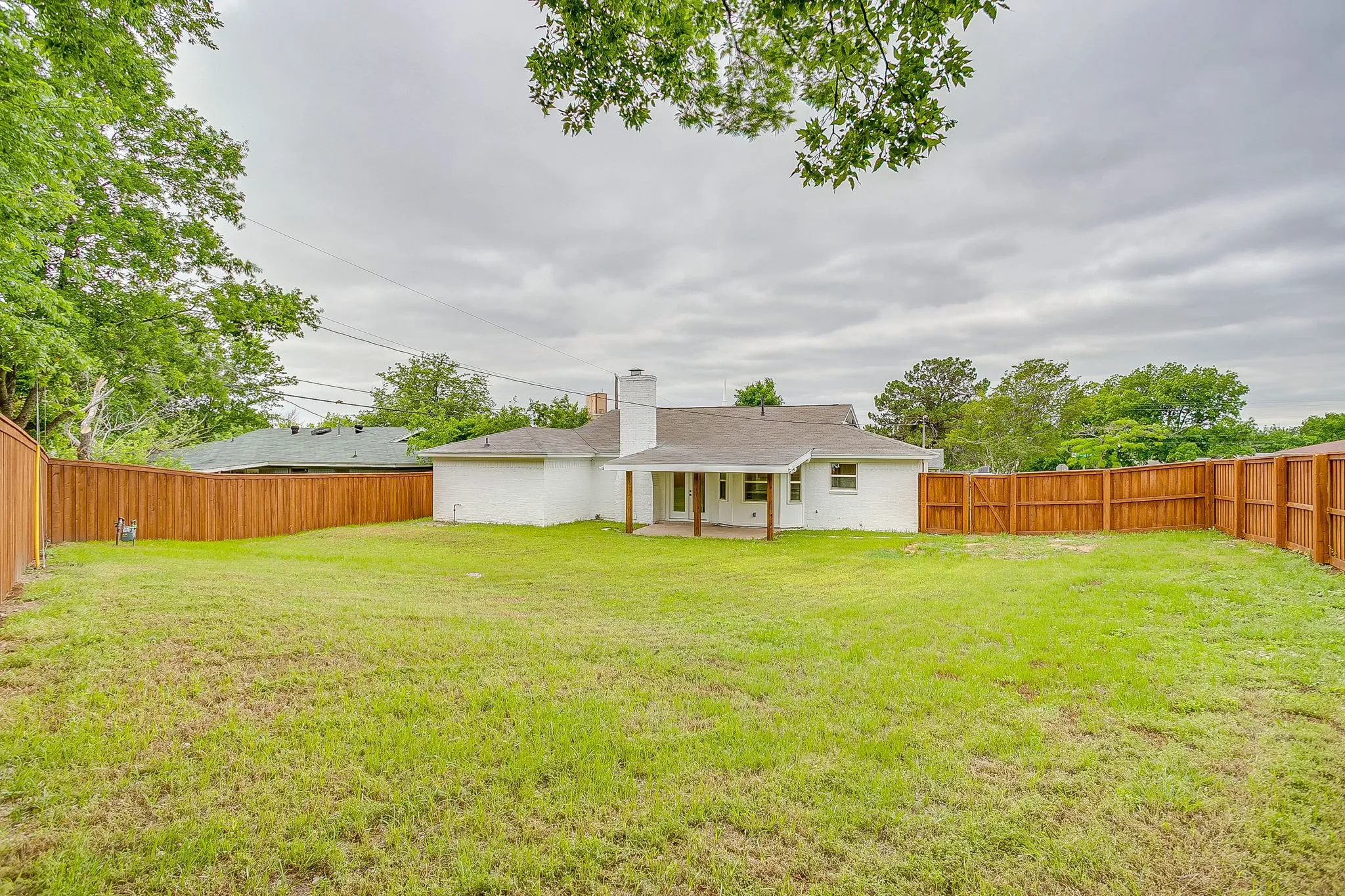 Single Family Residence For Rent in Parker County , 220 Rolling Hills Drive, Aledo, Texas 76008, 3 Bedroom, 3 Bathroom, 2 Garage spaces, 1,656 Sqft, built in 1973, mls#21309770, Real Estate Agent in Aledo, Homes For Rent in Parker county, Homes For Rent in Aledo, Realtor in Aledo Texas, Real Estate Brokerage Independent Realty Texas, Luminita Cordes Realtor