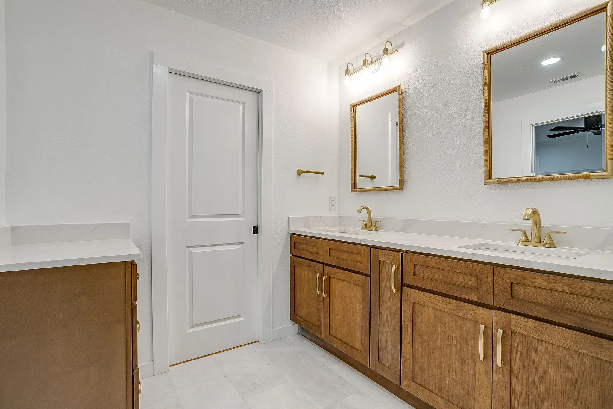 Single Family Residence For Rent in Parker County , 220 Rolling Hills Drive, Aledo, Texas 76008, 3 Bedroom, 3 Bathroom, 2 Garage spaces, 1,656 Sqft, built in 1973, mls#21309770, Real Estate Agent in Aledo, Homes For Rent in Parker county, Homes For Rent in Aledo, Realtor in Aledo Texas, Real Estate Brokerage Independent Realty Texas, Luminita Cordes Realtor