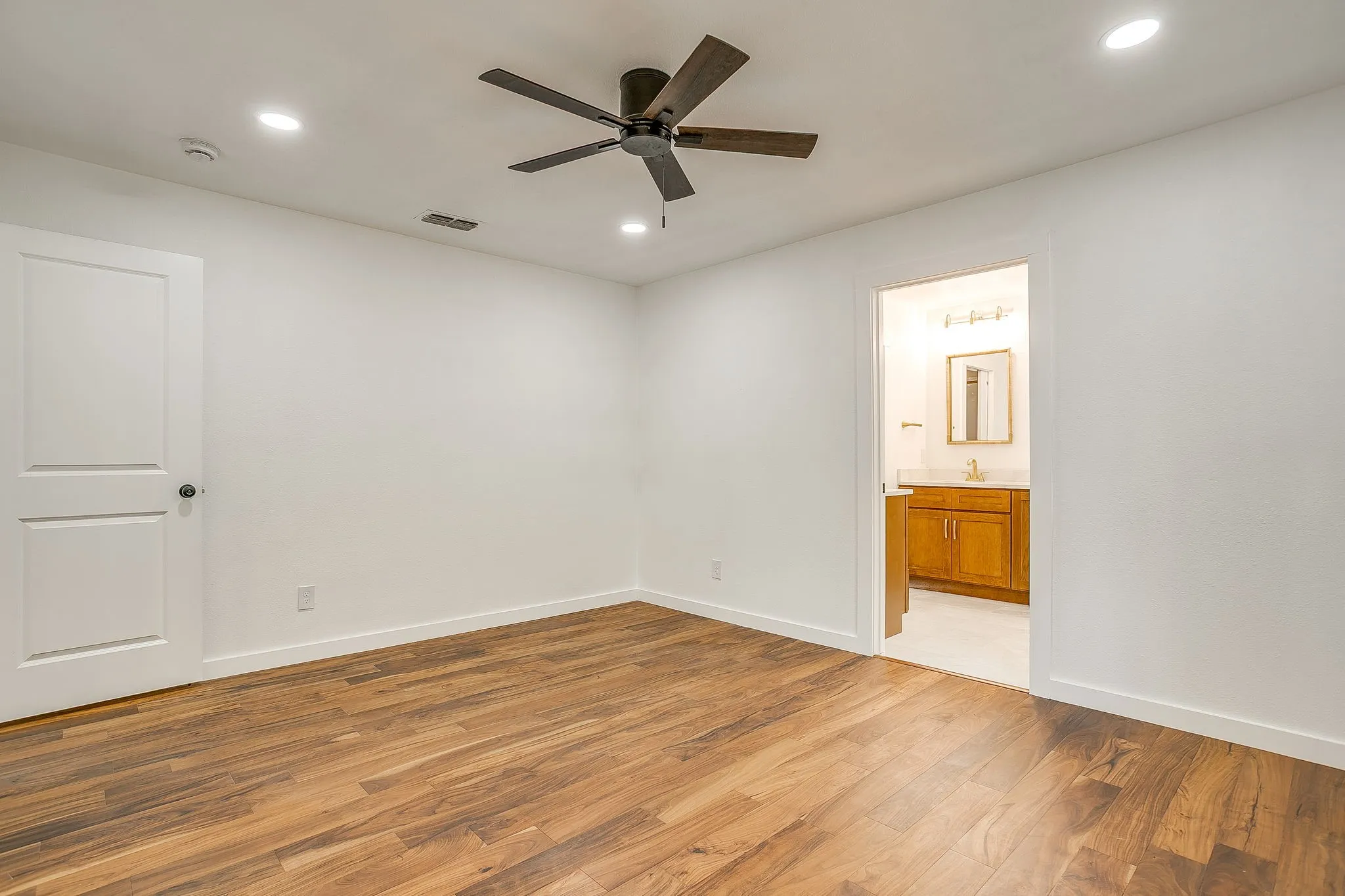 Single Family Residence For Rent in Parker County , 220 Rolling Hills Drive, Aledo, Texas 76008, 3 Bedroom, 3 Bathroom, 2 Garage spaces, 1,656 Sqft, built in 1973, mls#21309770, Real Estate Agent in Aledo, Homes For Rent in Parker county, Homes For Rent in Aledo, Realtor in Aledo Texas, Real Estate Brokerage Independent Realty Texas, Luminita Cordes Realtor
