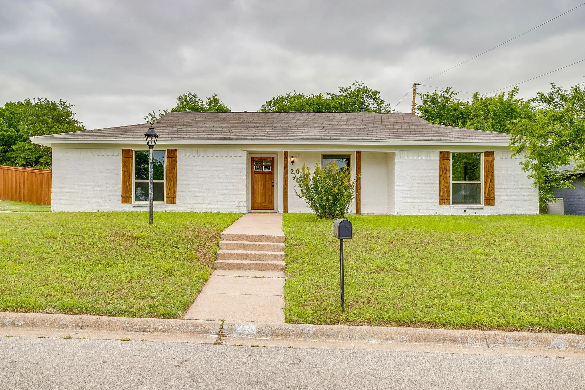 Single Family Residence For Rent in Parker County , 220 Rolling Hills Drive, Aledo, Texas 76008, 3 Bedroom, 3 Bathroom, 2 Garage spaces, 1,656 Sqft, built in 1973, mls#21309770, Real Estate Agent in Aledo, Homes For Rent in Parker county, Homes For Rent in Aledo, Realtor in Aledo Texas, Real Estate Brokerage Independent Realty Texas, Luminita Cordes Realtor