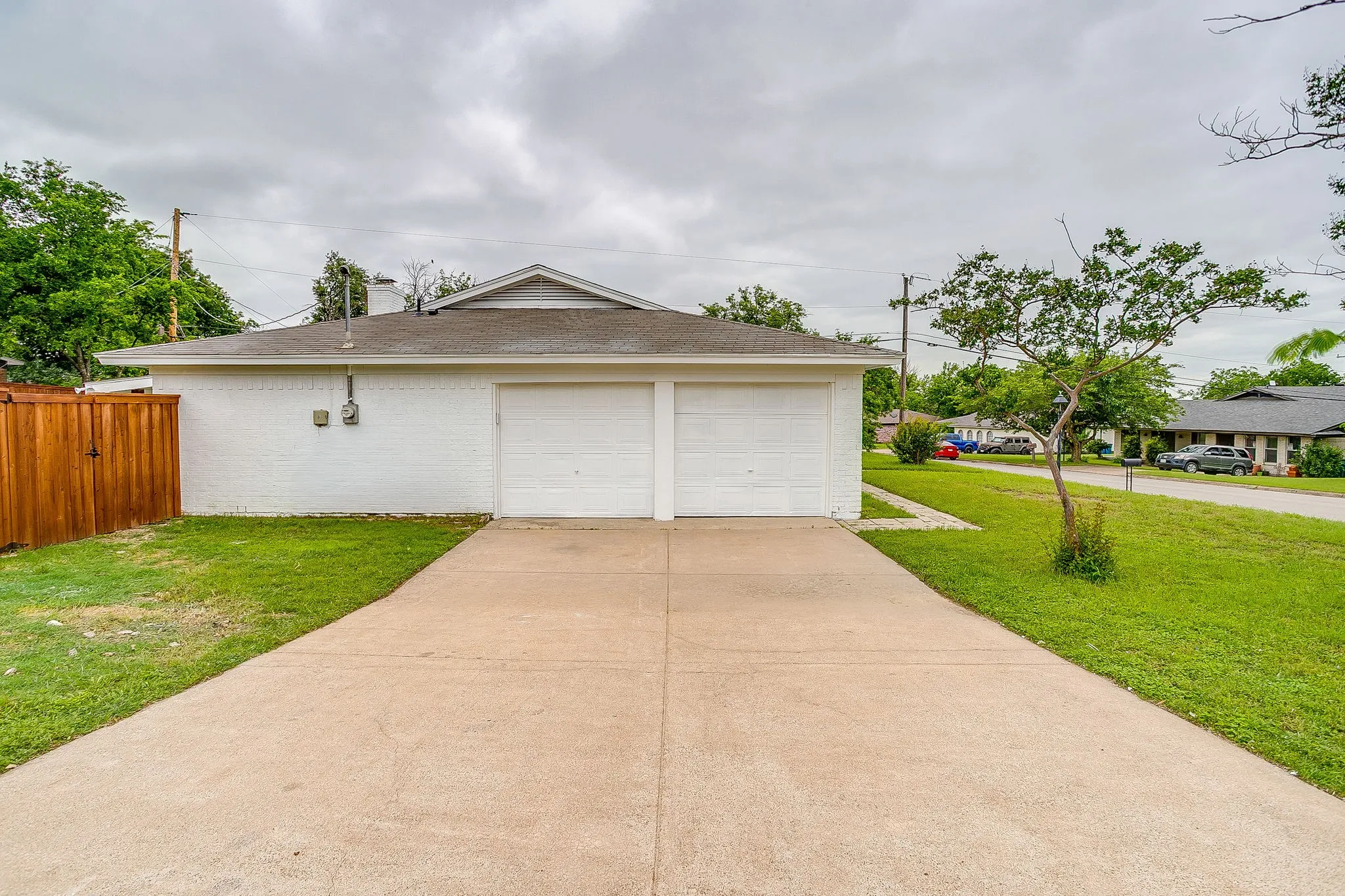 Single Family Residence For Rent in Parker County , 220 Rolling Hills Drive, Aledo, Texas 76008, 3 Bedroom, 3 Bathroom, 2 Garage spaces, 1,656 Sqft, built in 1973, mls#21309770, Real Estate Agent in Aledo, Homes For Rent in Parker county, Homes For Rent in Aledo, Realtor in Aledo Texas, Real Estate Brokerage Independent Realty Texas, Luminita Cordes Realtor