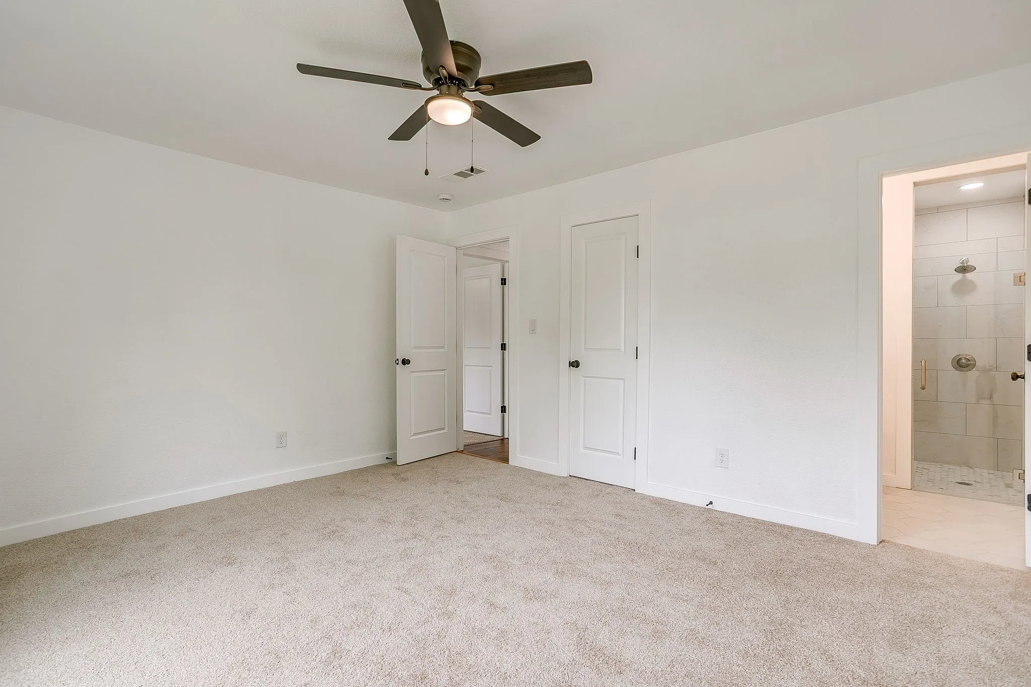 Single Family Residence For Rent in Parker County , 220 Rolling Hills Drive, Aledo, Texas 76008, 3 Bedroom, 3 Bathroom, 2 Garage spaces, 1,656 Sqft, built in 1973, mls#21309770, Real Estate Agent in Aledo, Homes For Rent in Parker county, Homes For Rent in Aledo, Realtor in Aledo Texas, Real Estate Brokerage Independent Realty Texas, Luminita Cordes Realtor