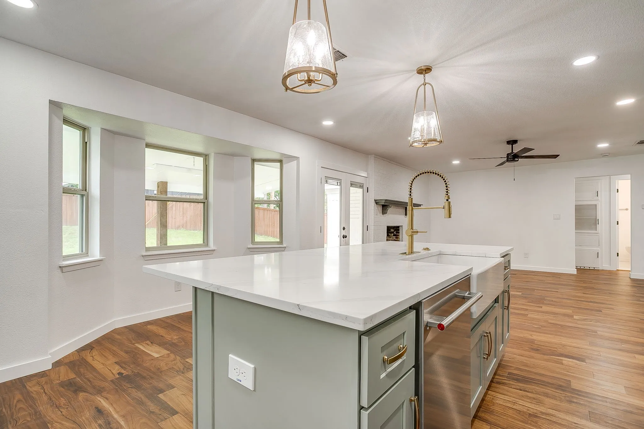 Single Family Residence For Rent in Parker County , 220 Rolling Hills Drive, Aledo, Texas 76008, 3 Bedroom, 3 Bathroom, 2 Garage spaces, 1,656 Sqft, built in 1973, mls#21309770, Real Estate Agent in Aledo, Homes For Rent in Parker county, Homes For Rent in Aledo, Realtor in Aledo Texas, Real Estate Brokerage Independent Realty Texas, Luminita Cordes Realtor
