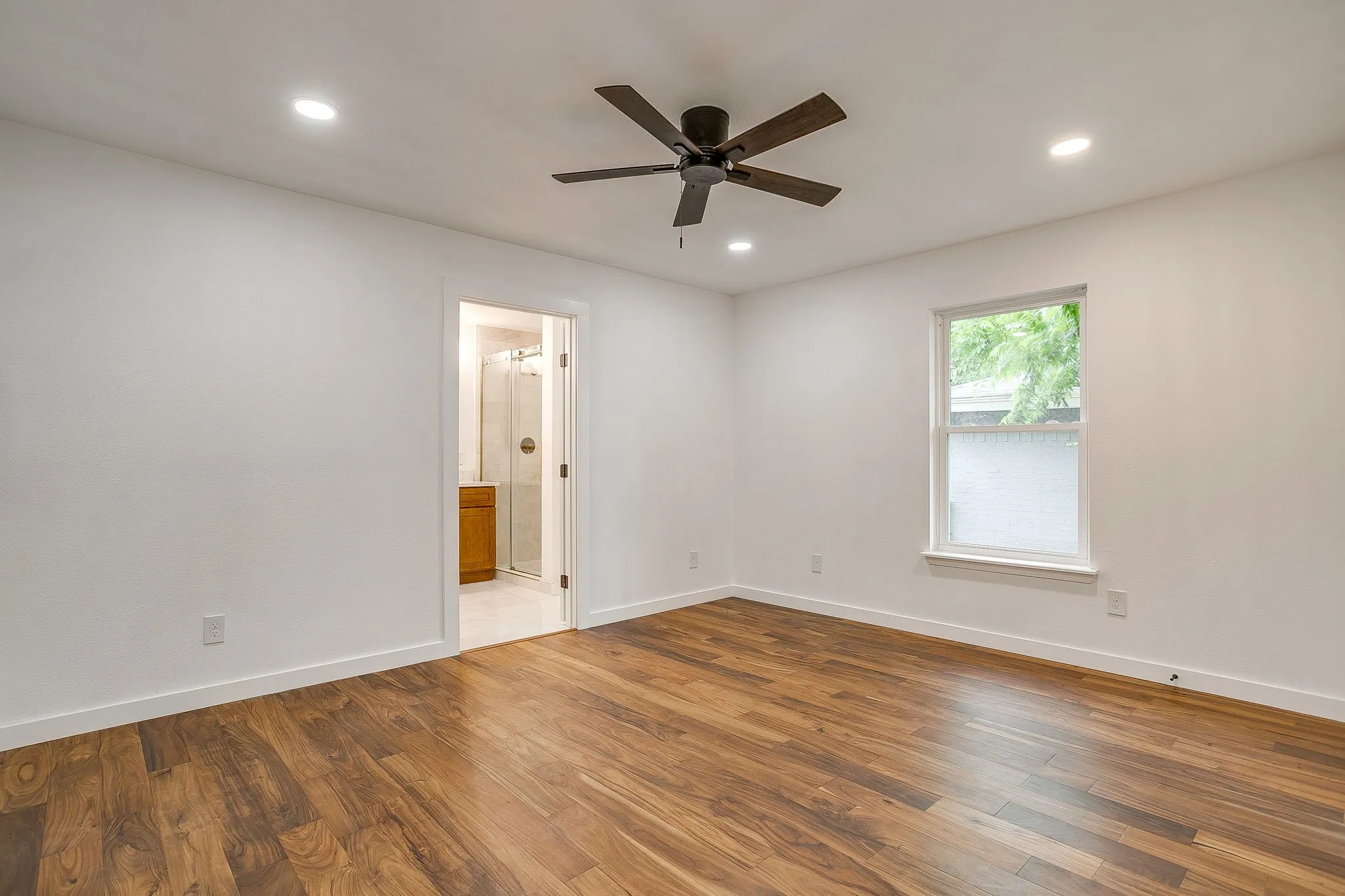 Single Family Residence For Rent in Parker County , 220 Rolling Hills Drive, Aledo, Texas 76008, 3 Bedroom, 3 Bathroom, 2 Garage spaces, 1,656 Sqft, built in 1973, mls#21309770, Real Estate Agent in Aledo, Homes For Rent in Parker county, Homes For Rent in Aledo, Realtor in Aledo Texas, Real Estate Brokerage Independent Realty Texas, Luminita Cordes Realtor
