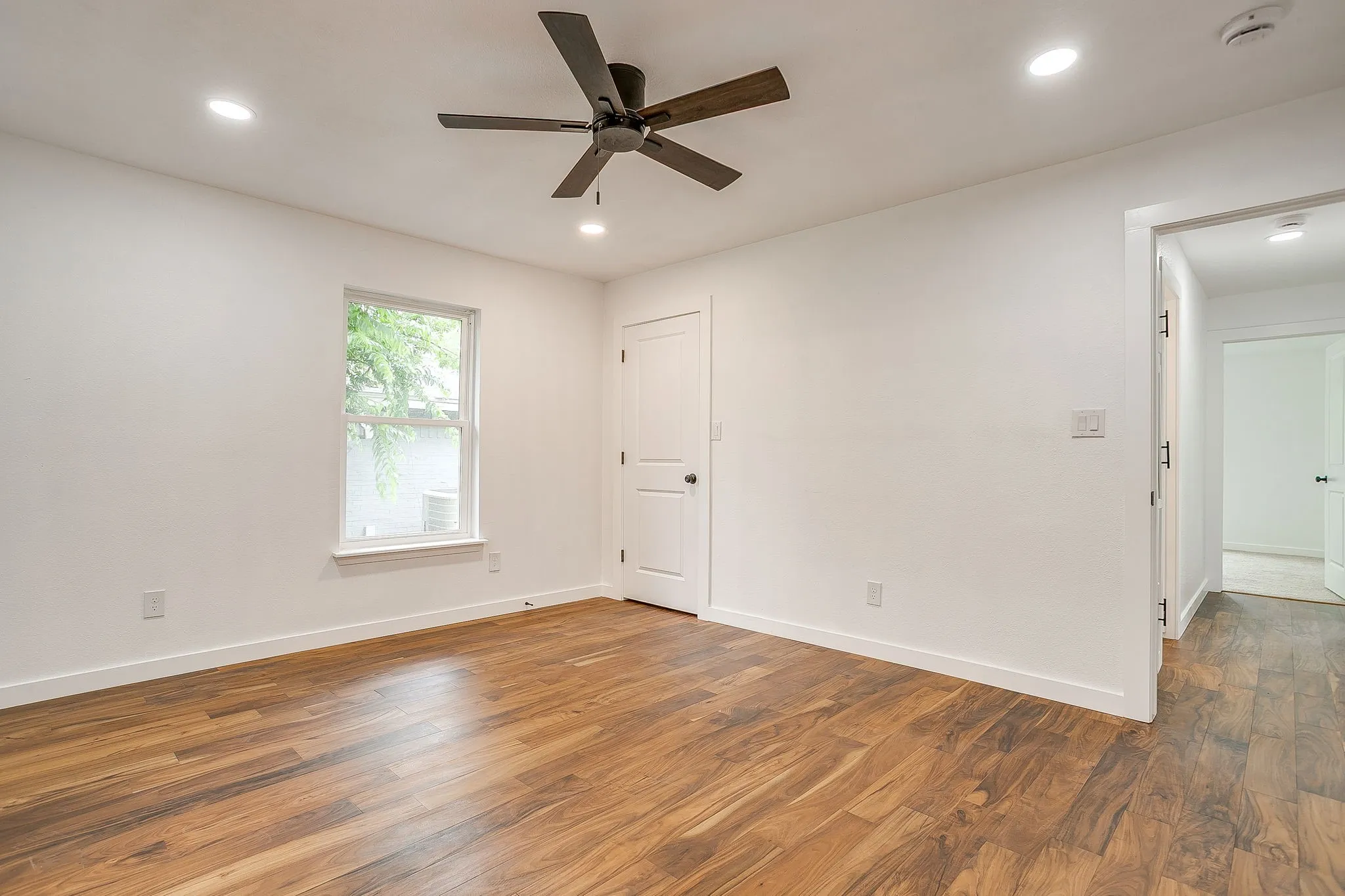 Single Family Residence For Rent in Parker County , 220 Rolling Hills Drive, Aledo, Texas 76008, 3 Bedroom, 3 Bathroom, 2 Garage spaces, 1,656 Sqft, built in 1973, mls#21309770, Real Estate Agent in Aledo, Homes For Rent in Parker county, Homes For Rent in Aledo, Realtor in Aledo Texas, Real Estate Brokerage Independent Realty Texas, Luminita Cordes Realtor