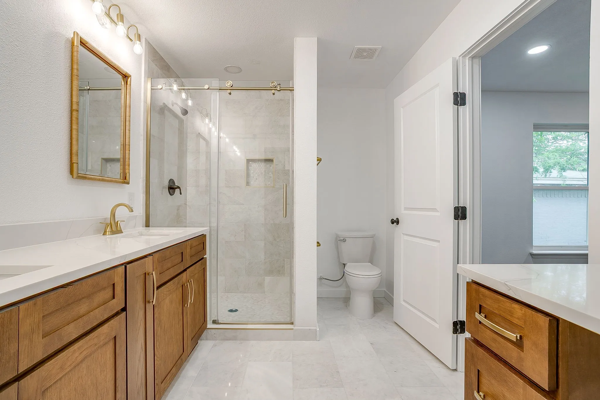 Single Family Residence For Rent in Parker County , 220 Rolling Hills Drive, Aledo, Texas 76008, 3 Bedroom, 3 Bathroom, 2 Garage spaces, 1,656 Sqft, built in 1973, mls#21309770, Real Estate Agent in Aledo, Homes For Rent in Parker county, Homes For Rent in Aledo, Realtor in Aledo Texas, Real Estate Brokerage Independent Realty Texas, Luminita Cordes Realtor