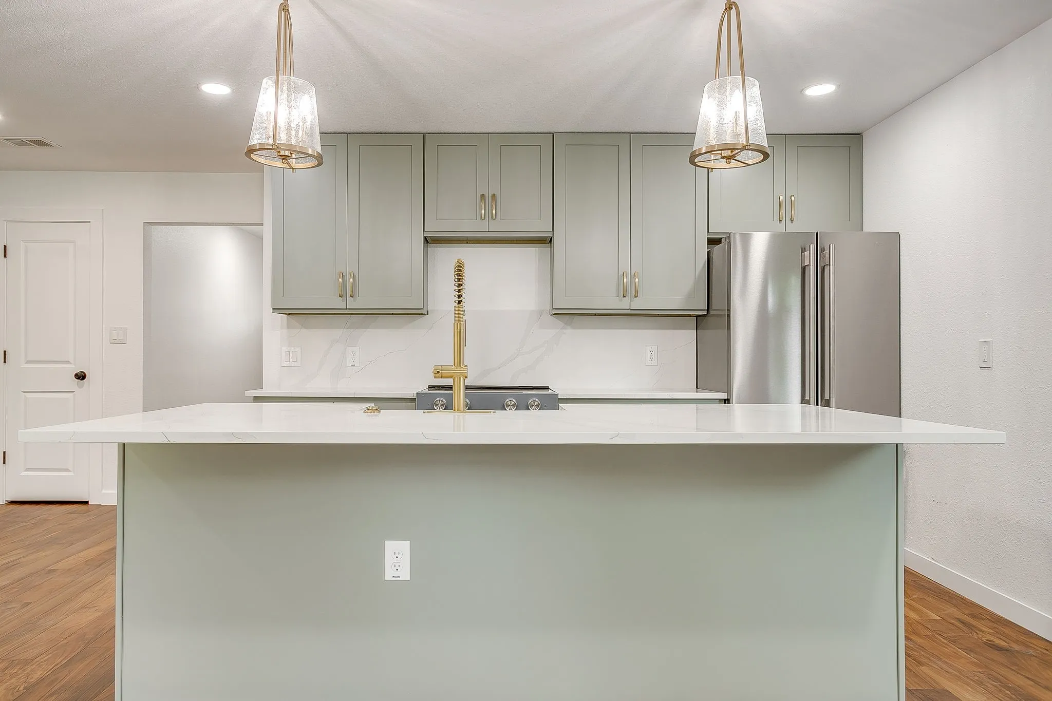 Single Family Residence For Rent in Parker County , 220 Rolling Hills Drive, Aledo, Texas 76008, 3 Bedroom, 3 Bathroom, 2 Garage spaces, 1,656 Sqft, built in 1973, mls#21309770, Real Estate Agent in Aledo, Homes For Rent in Parker county, Homes For Rent in Aledo, Realtor in Aledo Texas, Real Estate Brokerage Independent Realty Texas, Luminita Cordes Realtor