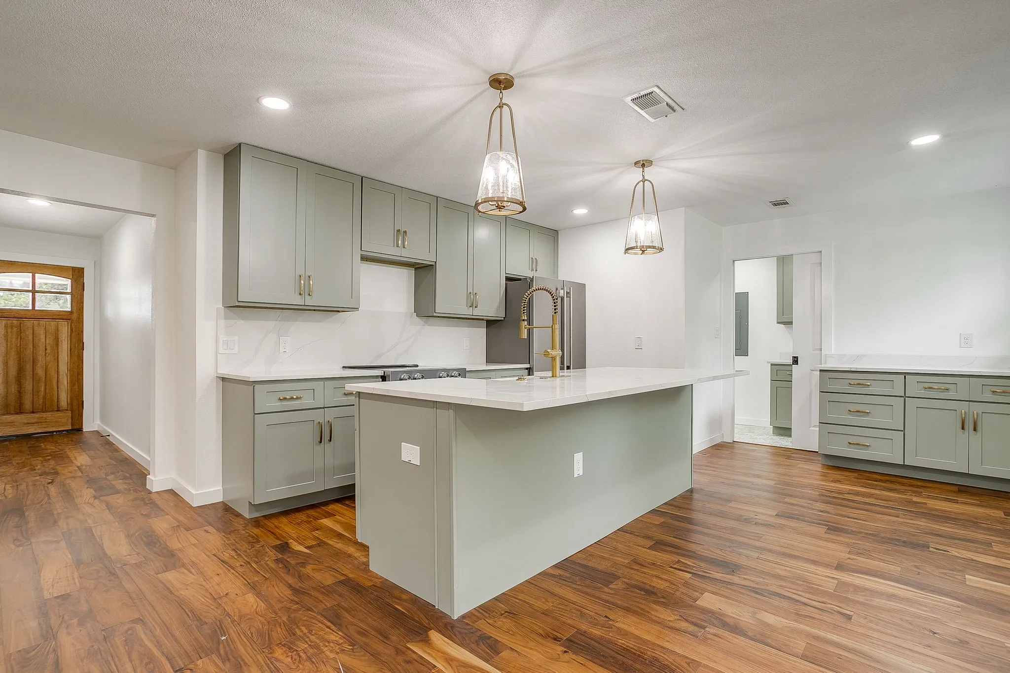 Single Family Residence For Rent in Parker County , 220 Rolling Hills Drive, Aledo, Texas 76008, 3 Bedroom, 3 Bathroom, 2 Garage spaces, 1,656 Sqft, built in 1973, mls#21309770, Real Estate Agent in Aledo, Homes For Rent in Parker county, Homes For Rent in Aledo, Realtor in Aledo Texas, Real Estate Brokerage Independent Realty Texas, Luminita Cordes Realtor