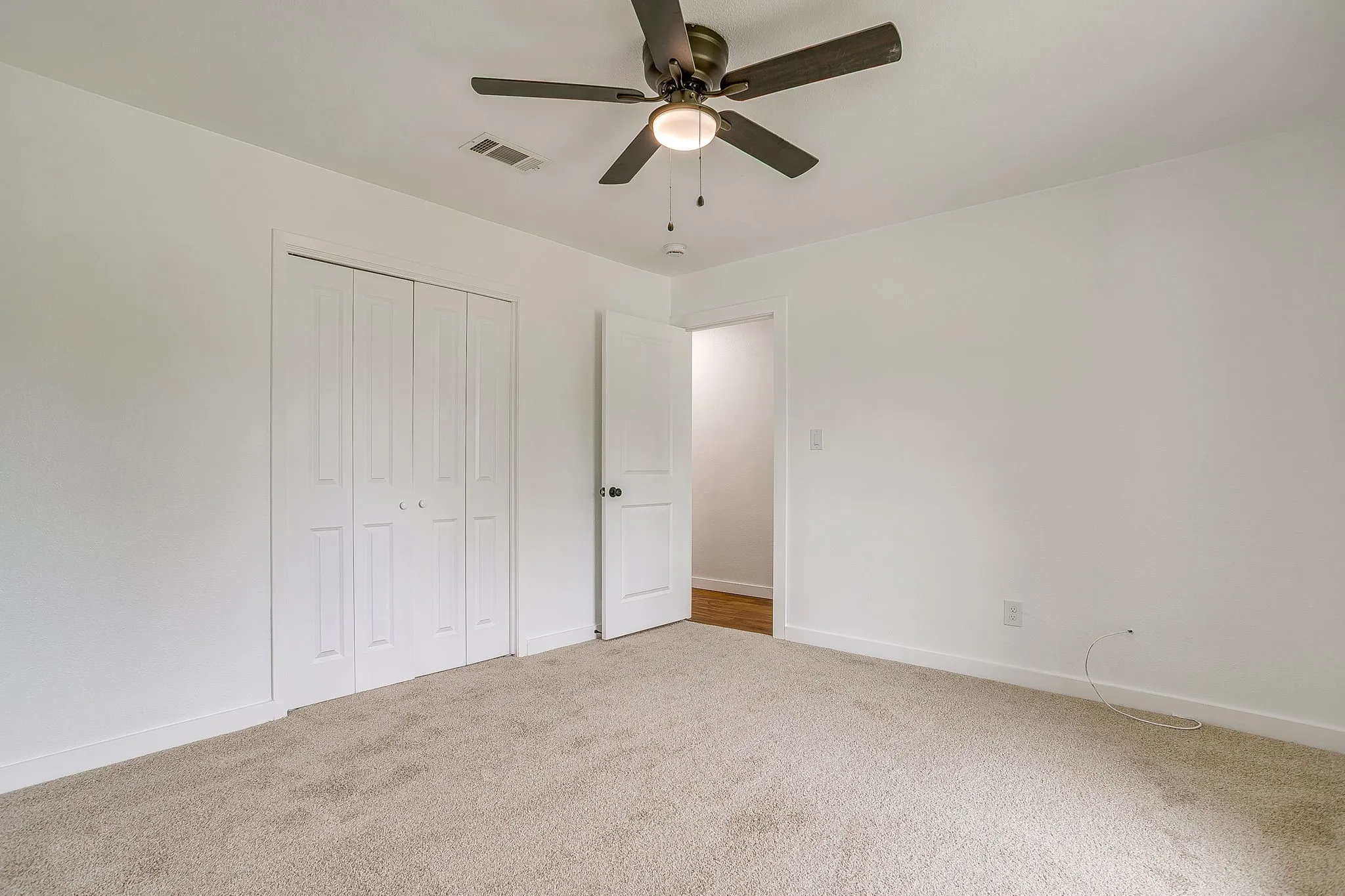 Single Family Residence For Rent in Parker County , 220 Rolling Hills Drive, Aledo, Texas 76008, 3 Bedroom, 3 Bathroom, 2 Garage spaces, 1,656 Sqft, built in 1973, mls#21309770, Real Estate Agent in Aledo, Homes For Rent in Parker county, Homes For Rent in Aledo, Realtor in Aledo Texas, Real Estate Brokerage Independent Realty Texas, Luminita Cordes Realtor
