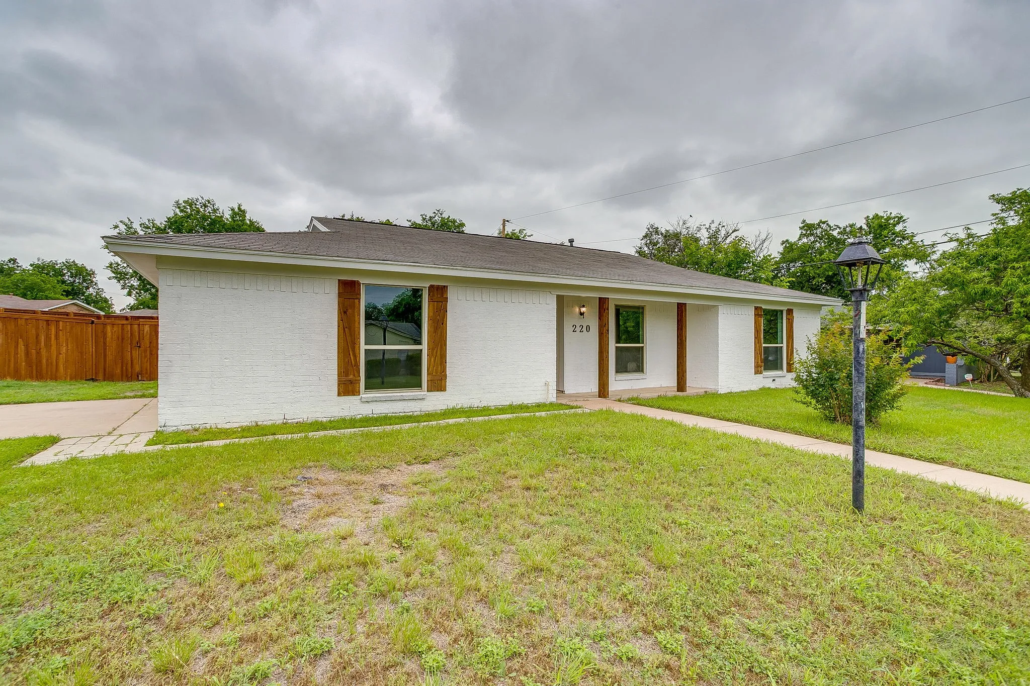 Single Family Residence For Rent in Parker County , 220 Rolling Hills Drive, Aledo, Texas 76008, 3 Bedroom, 3 Bathroom, 2 Garage spaces, 1,656 Sqft, built in 1973, mls#21309770, Real Estate Agent in Aledo, Homes For Rent in Parker county, Homes For Rent in Aledo, Realtor in Aledo Texas, Real Estate Brokerage Independent Realty Texas, Luminita Cordes Realtor
