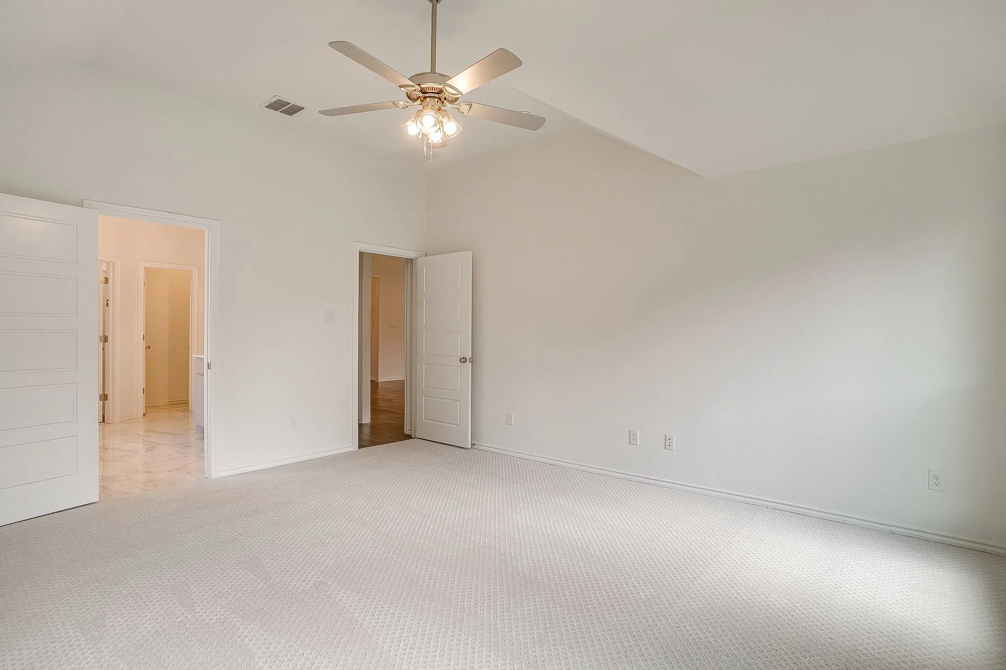 Single Family Residence For Sale in Tarrant County , 6817 Trail Rock Drive, Benbrook, Texas 76126, 4 Bedroom, 4 Bathroom, 2 Garage spaces, 2,282 Sqft, built in 2022, mls#21310173, Real Estate Agent in Benbrook, Homes For Sale in Tarrant county, Homes For Sale in Benbrook, Realtor in Benbrook Texas, Real Estate Brokerage Independent Realty Texas, Luminita Cordes Realtor