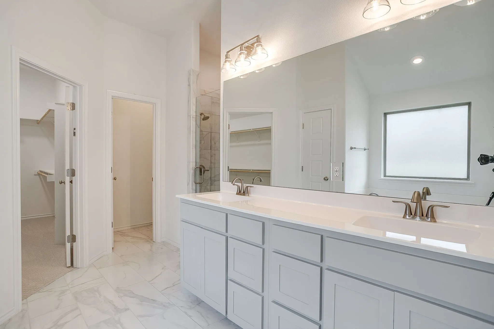 Single Family Residence For Sale in Tarrant County , 6817 Trail Rock Drive, Benbrook, Texas 76126, 4 Bedroom, 4 Bathroom, 2 Garage spaces, 2,282 Sqft, built in 2022, mls#21310173, Real Estate Agent in Benbrook, Homes For Sale in Tarrant county, Homes For Sale in Benbrook, Realtor in Benbrook Texas, Real Estate Brokerage Independent Realty Texas, Luminita Cordes Realtor