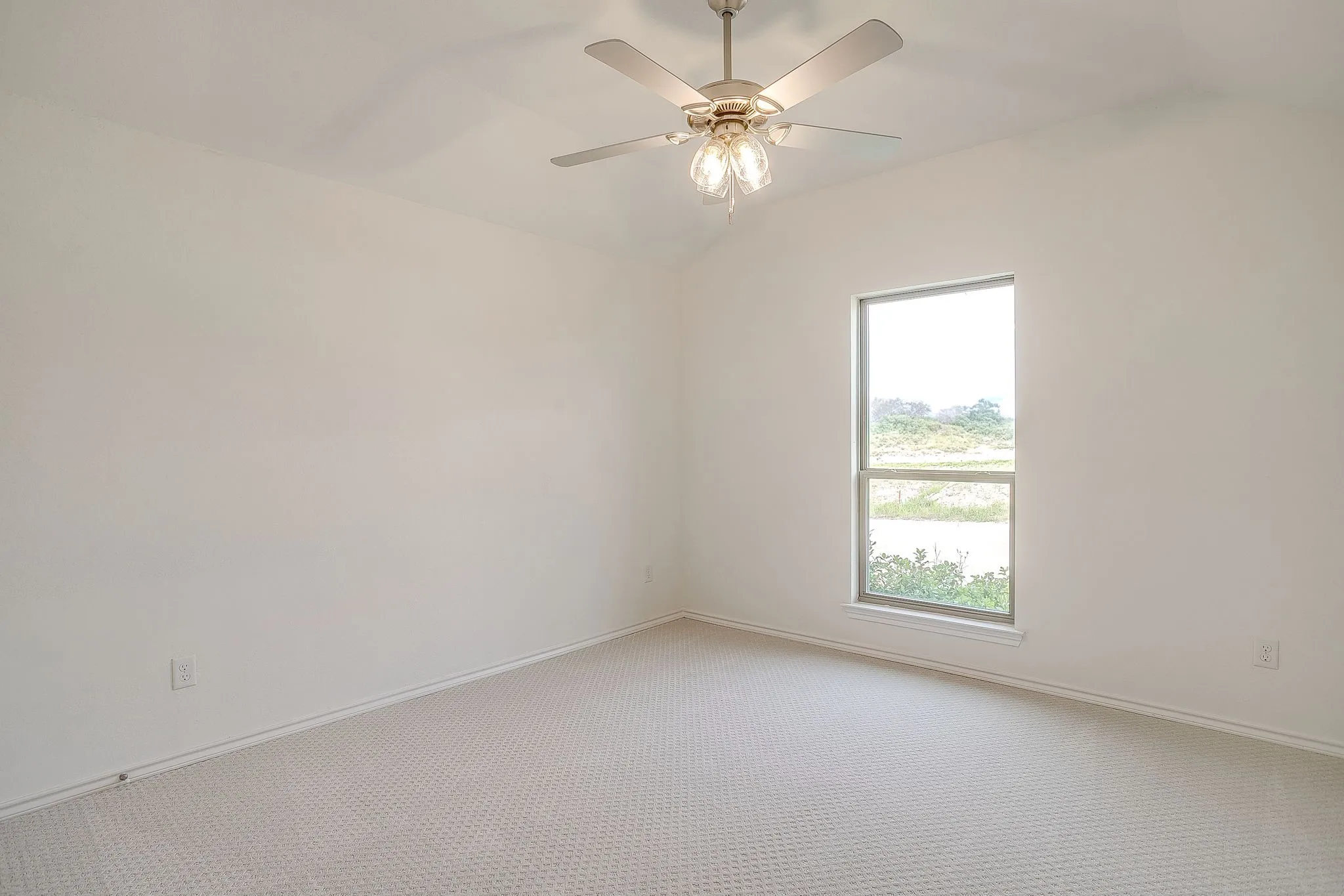 Single Family Residence For Sale in Tarrant County , 6817 Trail Rock Drive, Benbrook, Texas 76126, 4 Bedroom, 4 Bathroom, 2 Garage spaces, 2,282 Sqft, built in 2022, mls#21310173, Real Estate Agent in Benbrook, Homes For Sale in Tarrant county, Homes For Sale in Benbrook, Realtor in Benbrook Texas, Real Estate Brokerage Independent Realty Texas, Luminita Cordes Realtor