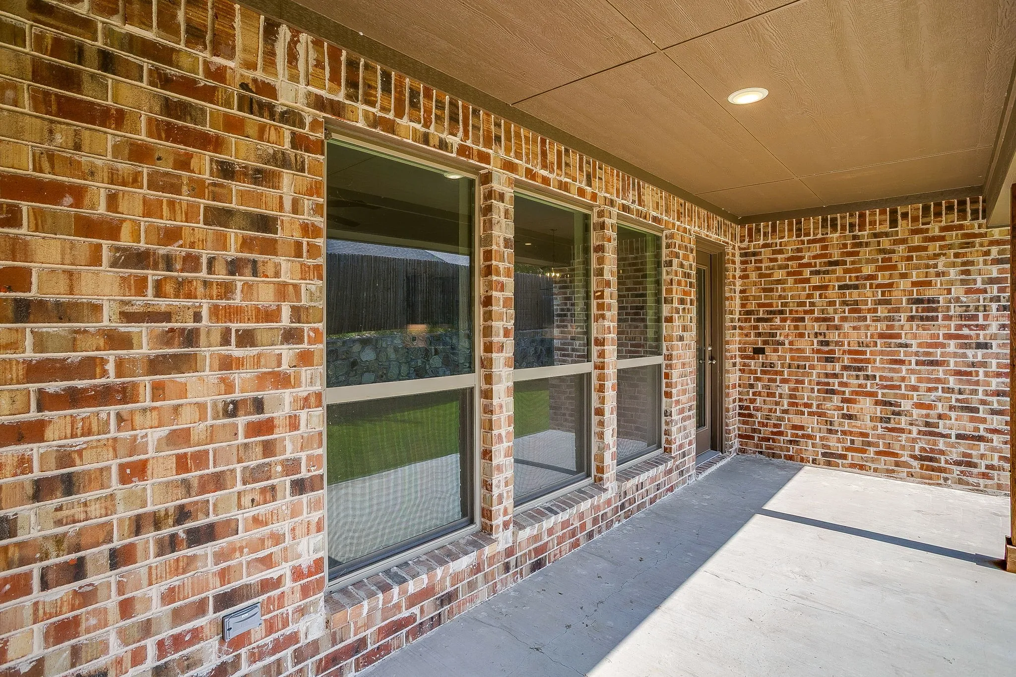 Single Family Residence For Sale in Tarrant County , 6817 Trail Rock Drive, Benbrook, Texas 76126, 4 Bedroom, 4 Bathroom, 2 Garage spaces, 2,282 Sqft, built in 2022, mls#21310173, Real Estate Agent in Benbrook, Homes For Sale in Tarrant county, Homes For Sale in Benbrook, Realtor in Benbrook Texas, Real Estate Brokerage Independent Realty Texas, Luminita Cordes Realtor