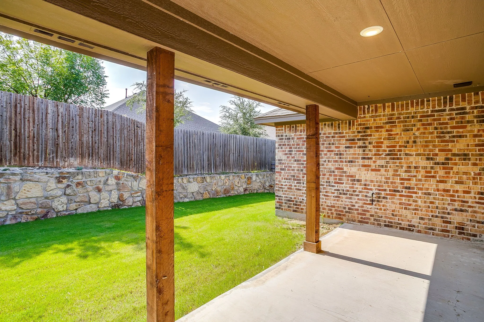 Single Family Residence For Sale in Tarrant County , 6817 Trail Rock Drive, Benbrook, Texas 76126, 4 Bedroom, 4 Bathroom, 2 Garage spaces, 2,282 Sqft, built in 2022, mls#21310173, Real Estate Agent in Benbrook, Homes For Sale in Tarrant county, Homes For Sale in Benbrook, Realtor in Benbrook Texas, Real Estate Brokerage Independent Realty Texas, Luminita Cordes Realtor