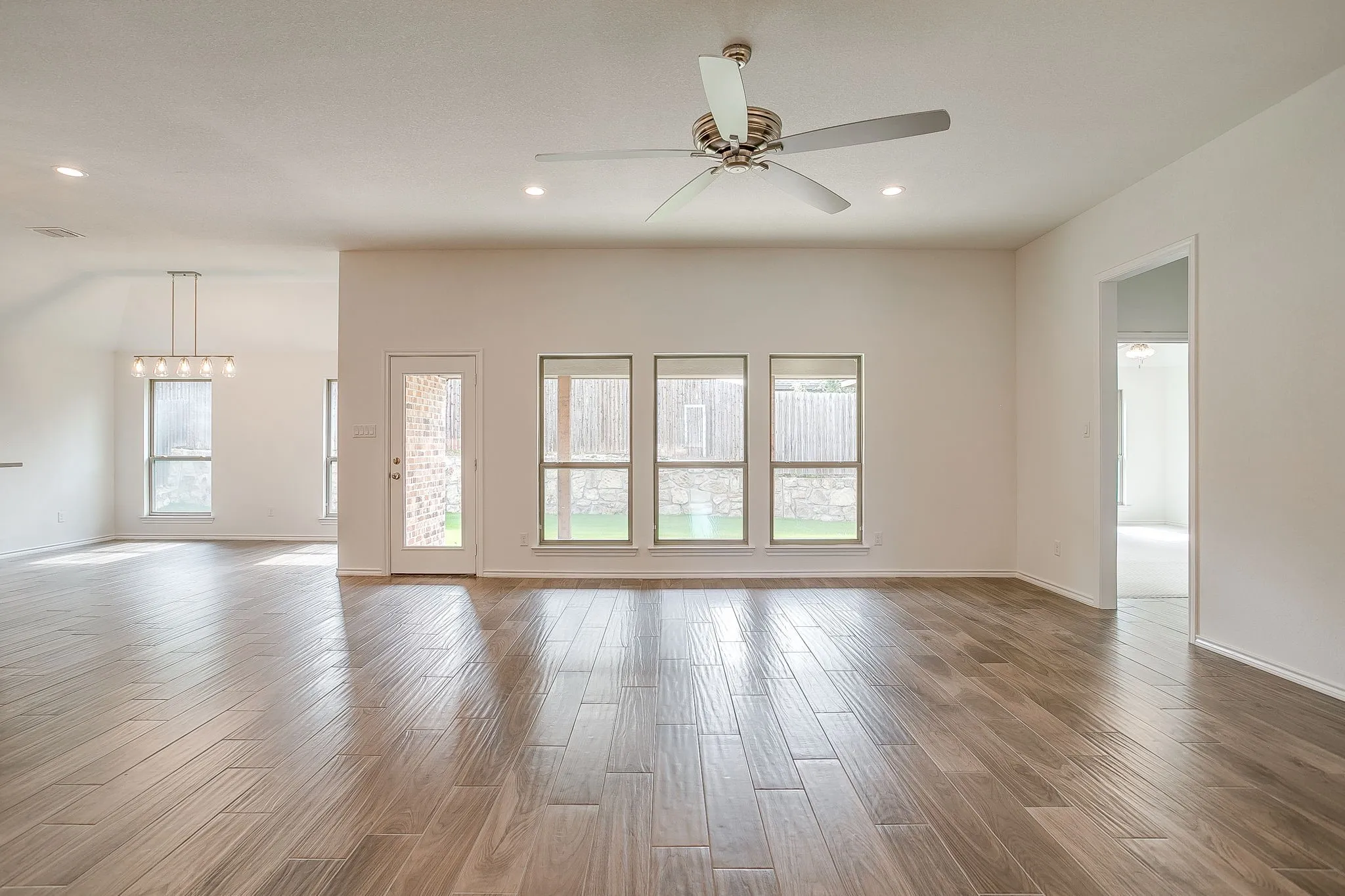 Single Family Residence For Sale in Tarrant County , 6817 Trail Rock Drive, Benbrook, Texas 76126, 4 Bedroom, 4 Bathroom, 2 Garage spaces, 2,282 Sqft, built in 2022, mls#21310173, Real Estate Agent in Benbrook, Homes For Sale in Tarrant county, Homes For Sale in Benbrook, Realtor in Benbrook Texas, Real Estate Brokerage Independent Realty Texas, Luminita Cordes Realtor