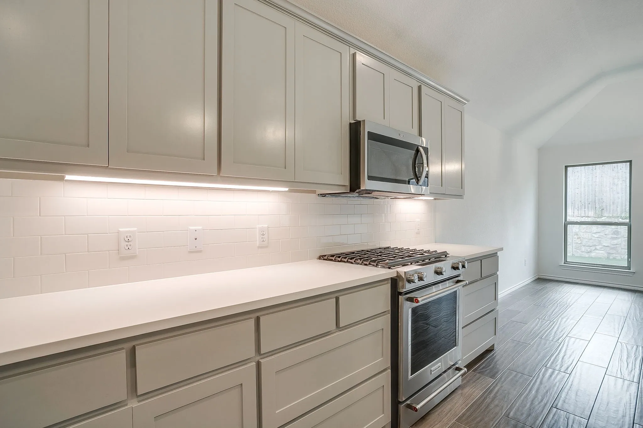 Single Family Residence For Sale in Tarrant County , 6817 Trail Rock Drive, Benbrook, Texas 76126, 4 Bedroom, 4 Bathroom, 2 Garage spaces, 2,282 Sqft, built in 2022, mls#21310173, Real Estate Agent in Benbrook, Homes For Sale in Tarrant county, Homes For Sale in Benbrook, Realtor in Benbrook Texas, Real Estate Brokerage Independent Realty Texas, Luminita Cordes Realtor