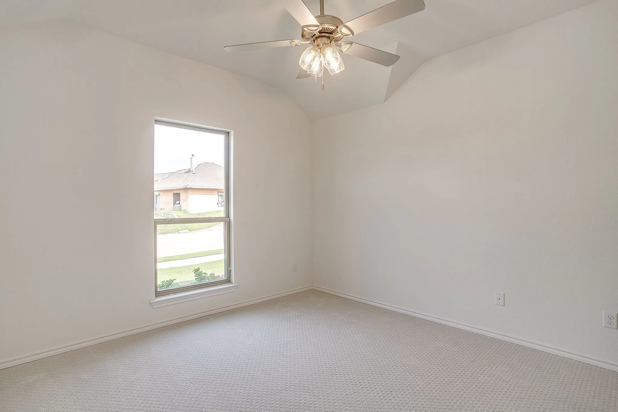 Single Family Residence For Sale in Tarrant County , 6817 Trail Rock Drive, Benbrook, Texas 76126, 4 Bedroom, 4 Bathroom, 2 Garage spaces, 2,282 Sqft, built in 2022, mls#21310173, Real Estate Agent in Benbrook, Homes For Sale in Tarrant county, Homes For Sale in Benbrook, Realtor in Benbrook Texas, Real Estate Brokerage Independent Realty Texas, Luminita Cordes Realtor