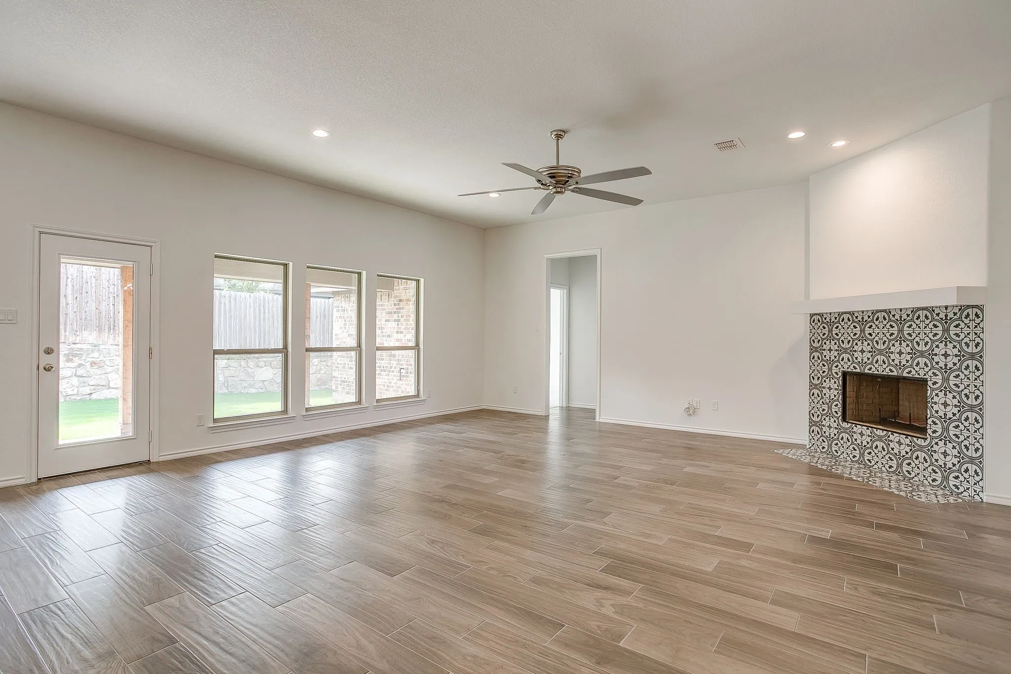 Single Family Residence For Sale in Tarrant County , 6817 Trail Rock Drive, Benbrook, Texas 76126, 4 Bedroom, 4 Bathroom, 2 Garage spaces, 2,282 Sqft, built in 2022, mls#21310173, Real Estate Agent in Benbrook, Homes For Sale in Tarrant county, Homes For Sale in Benbrook, Realtor in Benbrook Texas, Real Estate Brokerage Independent Realty Texas, Luminita Cordes Realtor