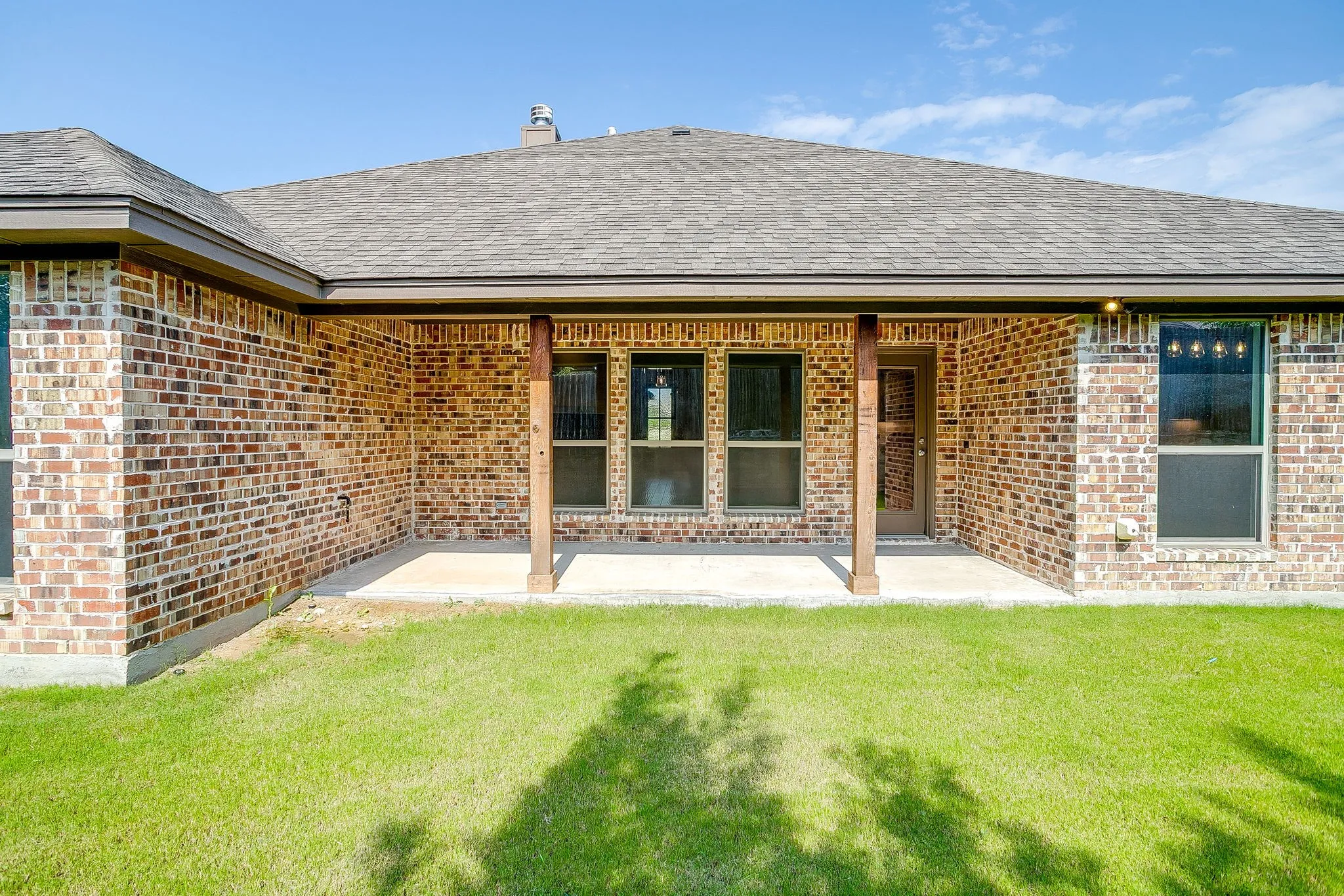 Single Family Residence For Sale in Tarrant County , 6817 Trail Rock Drive, Benbrook, Texas 76126, 4 Bedroom, 4 Bathroom, 2 Garage spaces, 2,282 Sqft, built in 2022, mls#21310173, Real Estate Agent in Benbrook, Homes For Sale in Tarrant county, Homes For Sale in Benbrook, Realtor in Benbrook Texas, Real Estate Brokerage Independent Realty Texas, Luminita Cordes Realtor