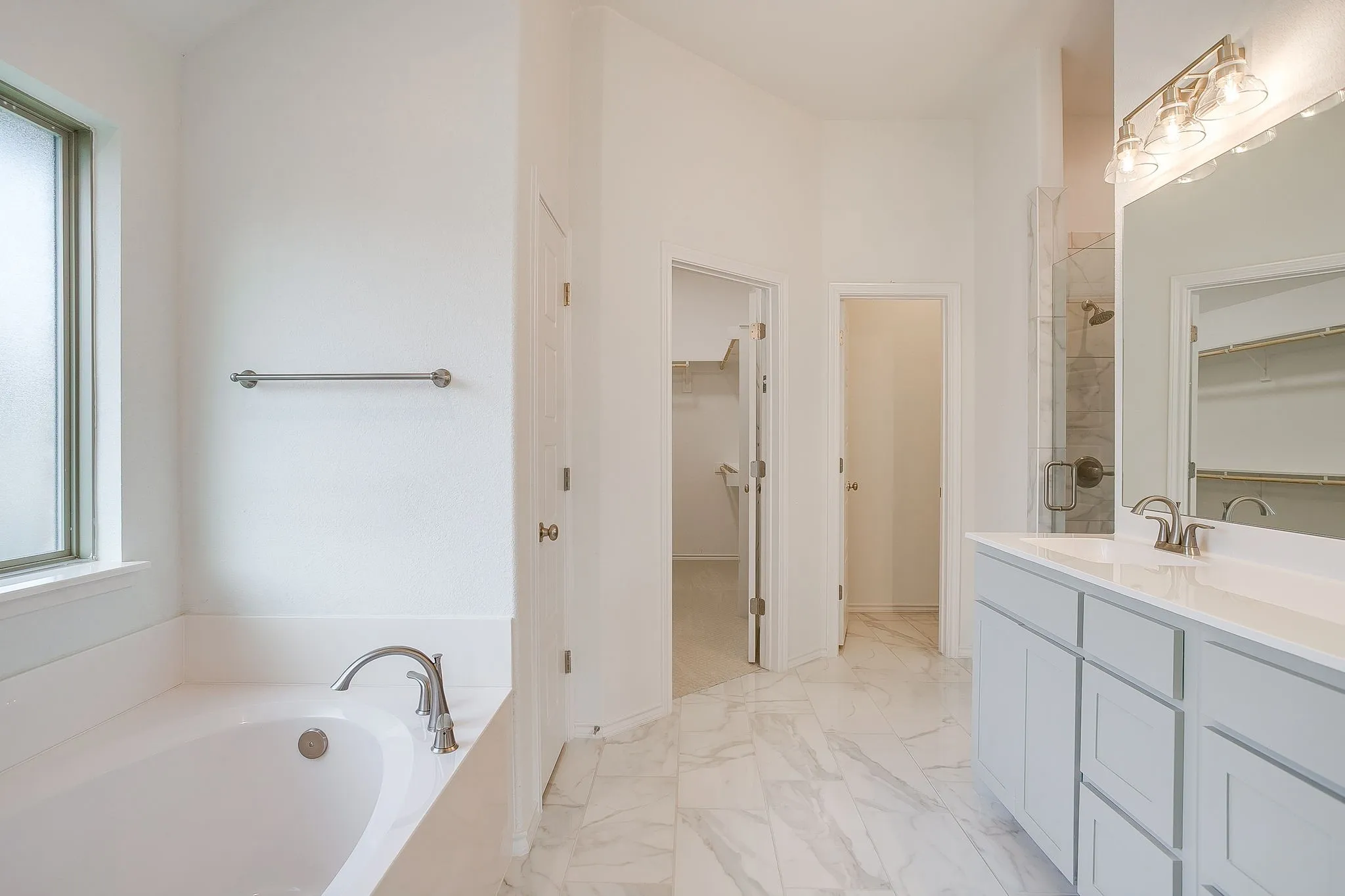 Single Family Residence For Sale in Tarrant County , 6817 Trail Rock Drive, Benbrook, Texas 76126, 4 Bedroom, 4 Bathroom, 2 Garage spaces, 2,282 Sqft, built in 2022, mls#21310173, Real Estate Agent in Benbrook, Homes For Sale in Tarrant county, Homes For Sale in Benbrook, Realtor in Benbrook Texas, Real Estate Brokerage Independent Realty Texas, Luminita Cordes Realtor
