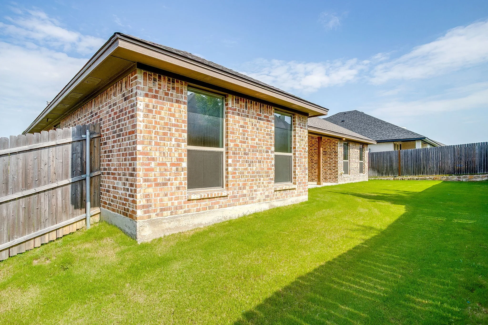 Single Family Residence For Sale in Tarrant County , 6817 Trail Rock Drive, Benbrook, Texas 76126, 4 Bedroom, 4 Bathroom, 2 Garage spaces, 2,282 Sqft, built in 2022, mls#21310173, Real Estate Agent in Benbrook, Homes For Sale in Tarrant county, Homes For Sale in Benbrook, Realtor in Benbrook Texas, Real Estate Brokerage Independent Realty Texas, Luminita Cordes Realtor