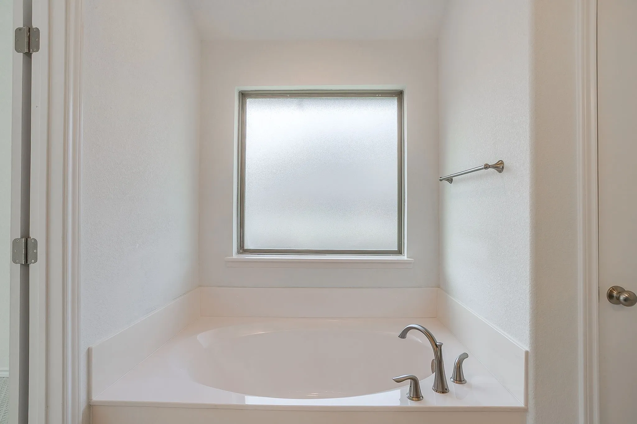 Single Family Residence For Sale in Tarrant County , 6817 Trail Rock Drive, Benbrook, Texas 76126, 4 Bedroom, 4 Bathroom, 2 Garage spaces, 2,282 Sqft, built in 2022, mls#21310173, Real Estate Agent in Benbrook, Homes For Sale in Tarrant county, Homes For Sale in Benbrook, Realtor in Benbrook Texas, Real Estate Brokerage Independent Realty Texas, Luminita Cordes Realtor