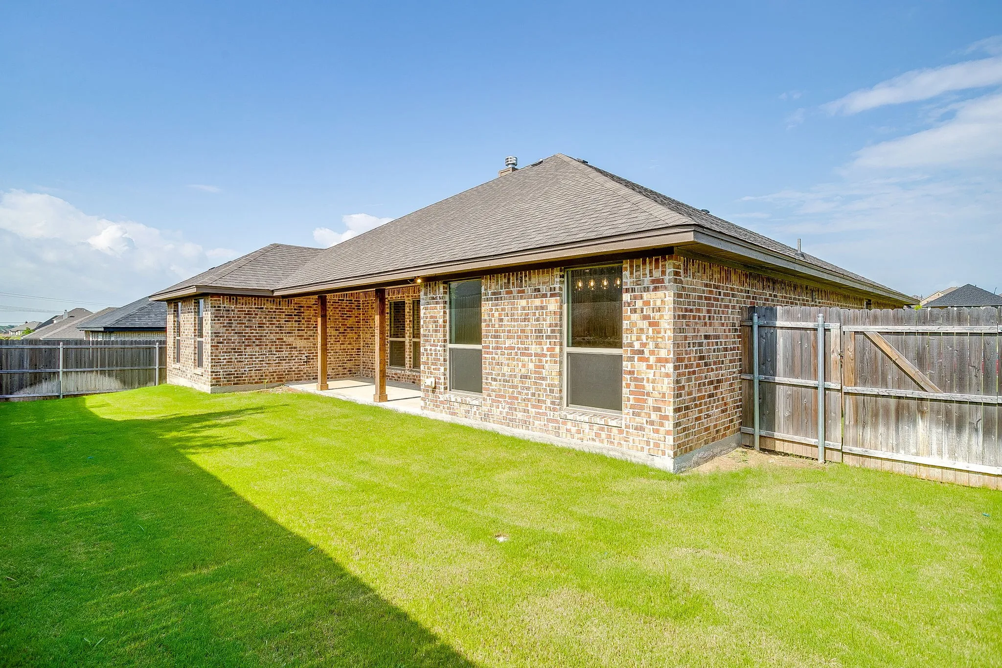 Single Family Residence For Sale in Tarrant County , 6817 Trail Rock Drive, Benbrook, Texas 76126, 4 Bedroom, 4 Bathroom, 2 Garage spaces, 2,282 Sqft, built in 2022, mls#21310173, Real Estate Agent in Benbrook, Homes For Sale in Tarrant county, Homes For Sale in Benbrook, Realtor in Benbrook Texas, Real Estate Brokerage Independent Realty Texas, Luminita Cordes Realtor