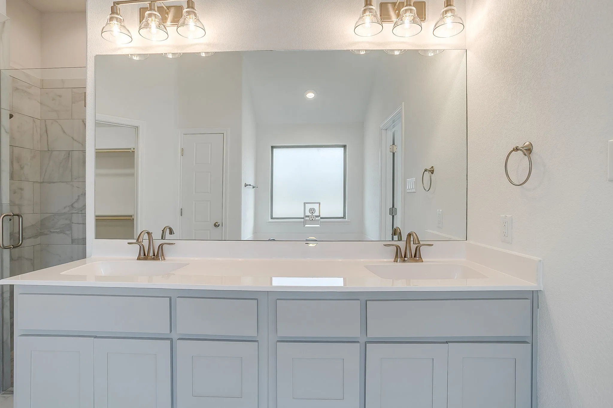 Single Family Residence For Sale in Tarrant County , 6817 Trail Rock Drive, Benbrook, Texas 76126, 4 Bedroom, 4 Bathroom, 2 Garage spaces, 2,282 Sqft, built in 2022, mls#21310173, Real Estate Agent in Benbrook, Homes For Sale in Tarrant county, Homes For Sale in Benbrook, Realtor in Benbrook Texas, Real Estate Brokerage Independent Realty Texas, Luminita Cordes Realtor