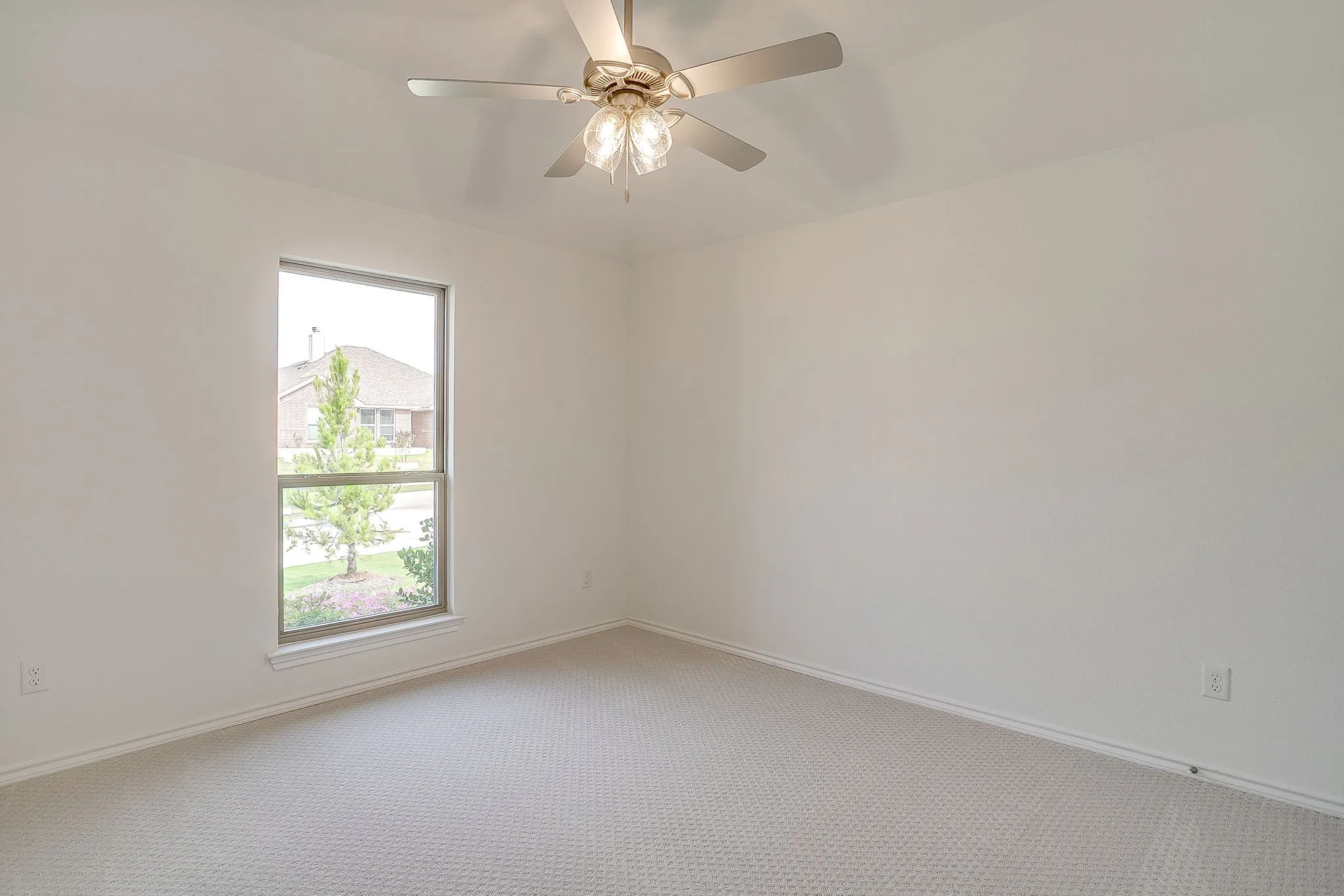 Single Family Residence For Sale in Tarrant County , 6817 Trail Rock Drive, Benbrook, Texas 76126, 4 Bedroom, 4 Bathroom, 2 Garage spaces, 2,282 Sqft, built in 2022, mls#21310173, Real Estate Agent in Benbrook, Homes For Sale in Tarrant county, Homes For Sale in Benbrook, Realtor in Benbrook Texas, Real Estate Brokerage Independent Realty Texas, Luminita Cordes Realtor