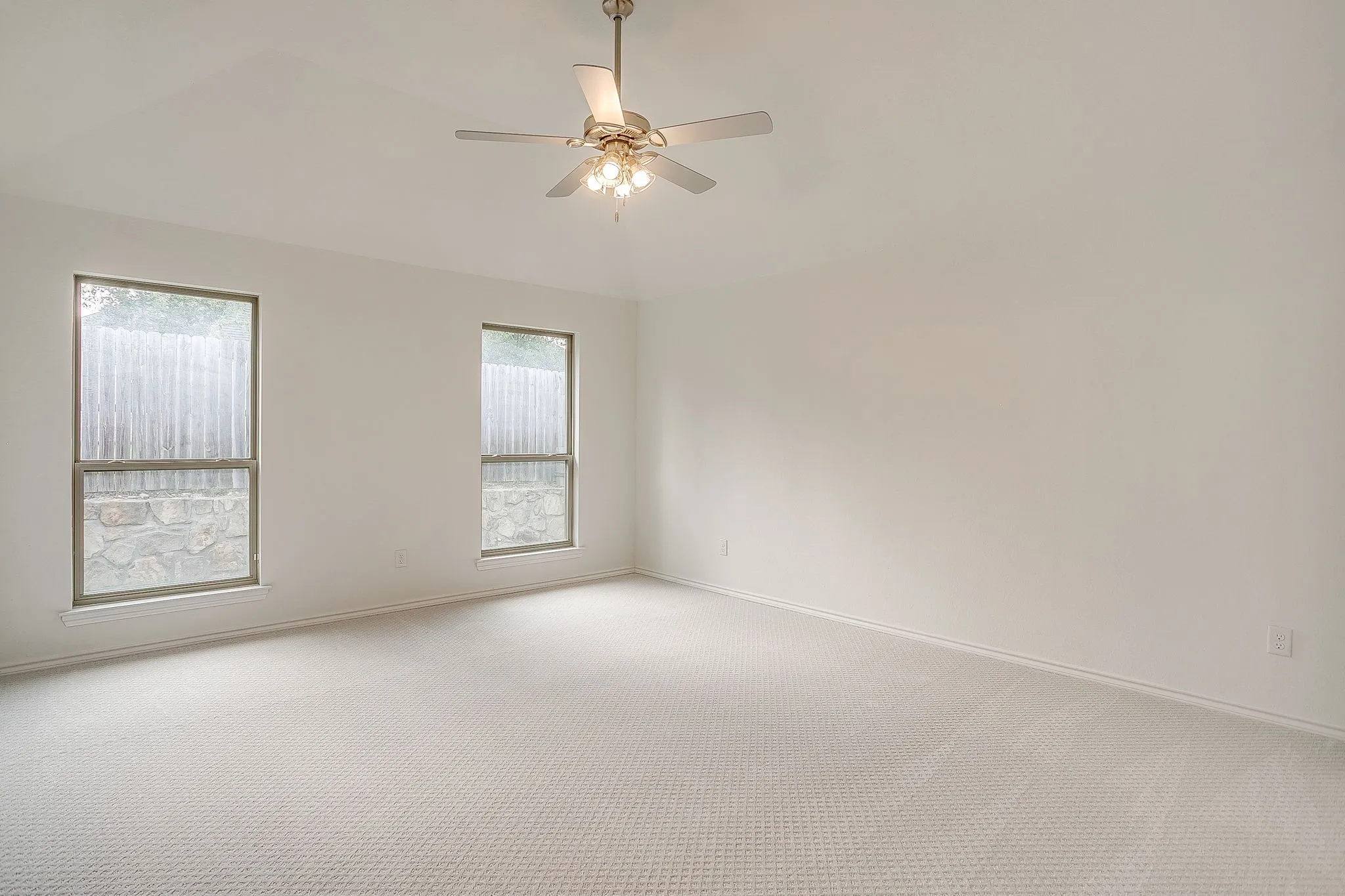 Single Family Residence For Sale in Tarrant County , 6817 Trail Rock Drive, Benbrook, Texas 76126, 4 Bedroom, 4 Bathroom, 2 Garage spaces, 2,282 Sqft, built in 2022, mls#21310173, Real Estate Agent in Benbrook, Homes For Sale in Tarrant county, Homes For Sale in Benbrook, Realtor in Benbrook Texas, Real Estate Brokerage Independent Realty Texas, Luminita Cordes Realtor
