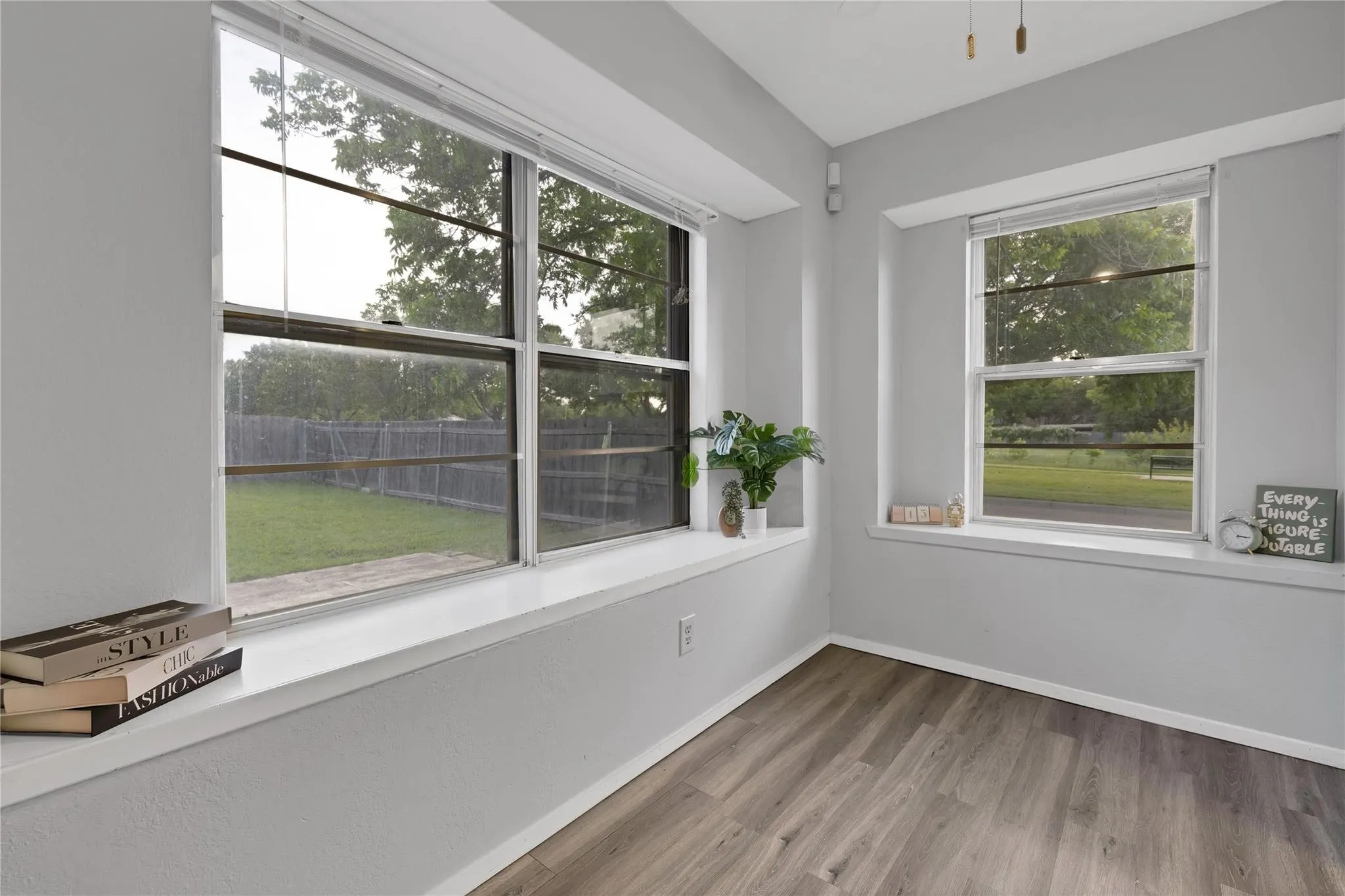 Single Family Residence For Rent in Tarrant County , 7357 Channel View Drive, Fort Worth, Texas 76133, 4 Bedroom, 2 Bathroom, 2 Garage spaces, 1,853 Sqft, built in 1979, mls#21310198, Real Estate Agent in Fort Worth, Homes For Rent in Tarrant county, Homes For Rent in Fort Worth, Realtor in Fort Worth Texas, Real Estate Brokerage Independent Realty Texas, Luminita Cordes Realtor