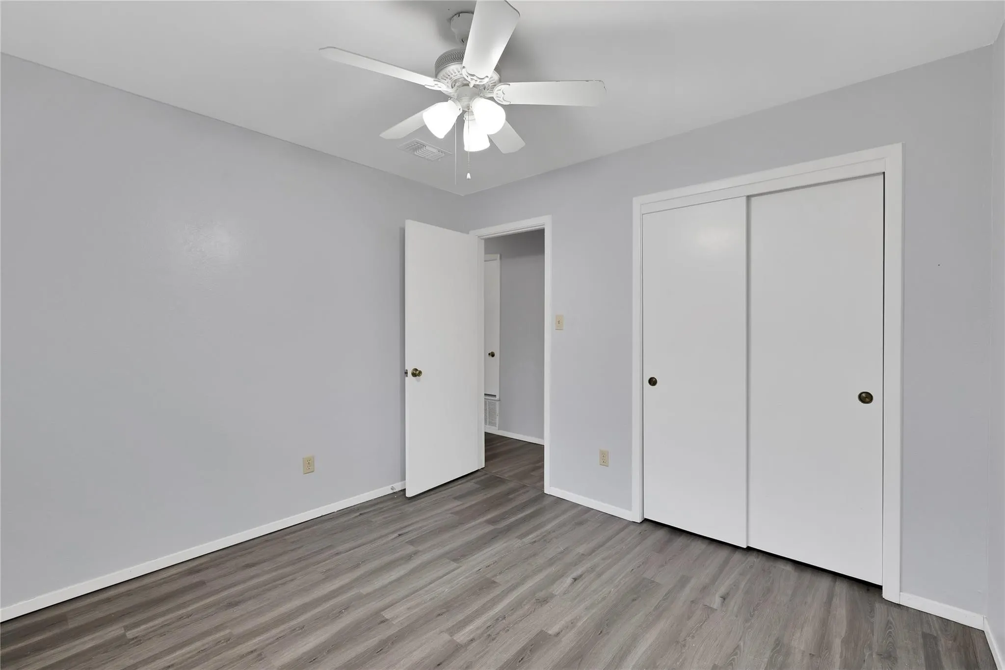Single Family Residence For Rent in Tarrant County , 7357 Channel View Drive, Fort Worth, Texas 76133, 4 Bedroom, 2 Bathroom, 2 Garage spaces, 1,853 Sqft, built in 1979, mls#21310198, Real Estate Agent in Fort Worth, Homes For Rent in Tarrant county, Homes For Rent in Fort Worth, Realtor in Fort Worth Texas, Real Estate Brokerage Independent Realty Texas, Luminita Cordes Realtor