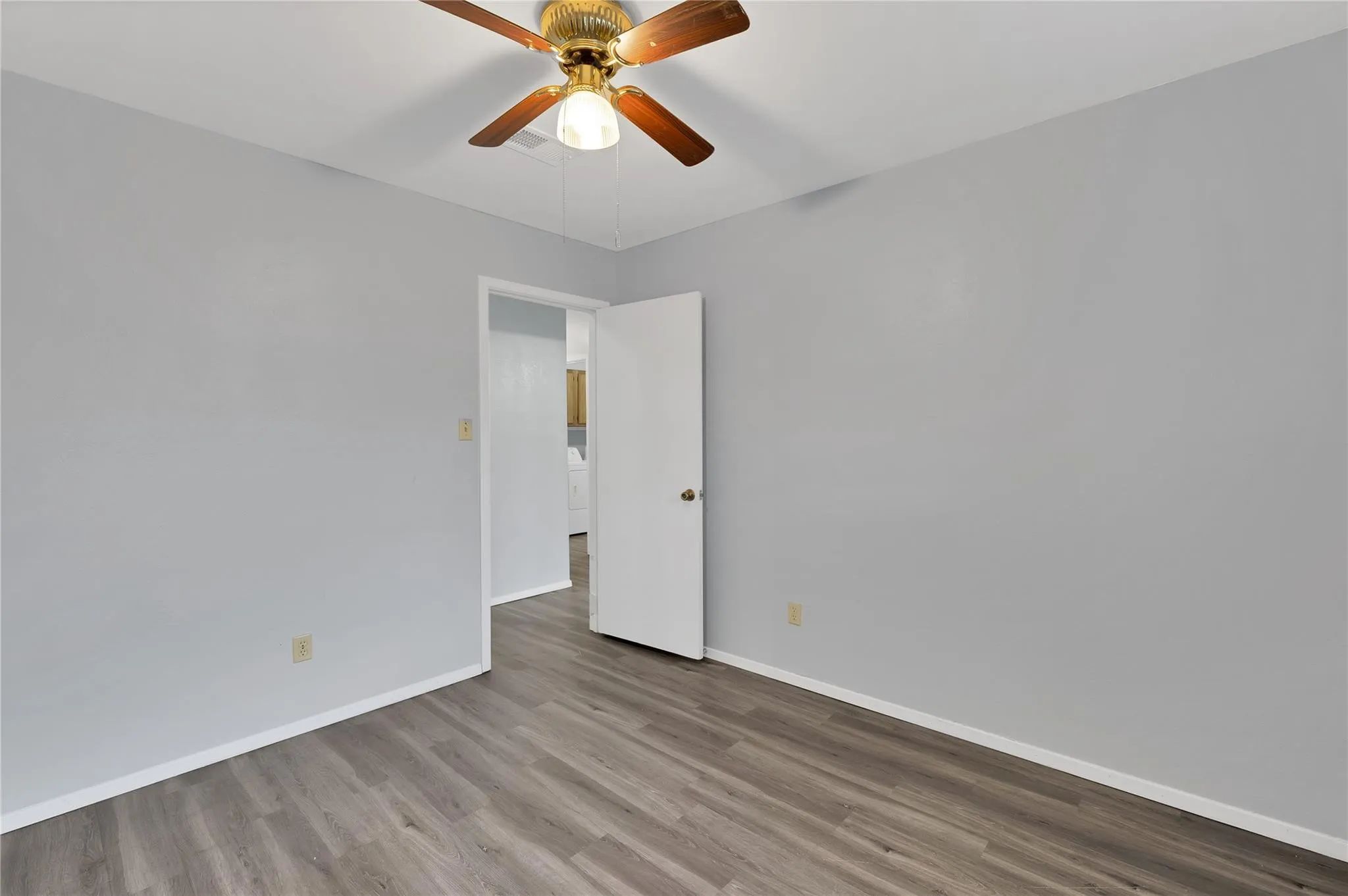 Single Family Residence For Rent in Tarrant County , 7357 Channel View Drive, Fort Worth, Texas 76133, 4 Bedroom, 2 Bathroom, 2 Garage spaces, 1,853 Sqft, built in 1979, mls#21310198, Real Estate Agent in Fort Worth, Homes For Rent in Tarrant county, Homes For Rent in Fort Worth, Realtor in Fort Worth Texas, Real Estate Brokerage Independent Realty Texas, Luminita Cordes Realtor