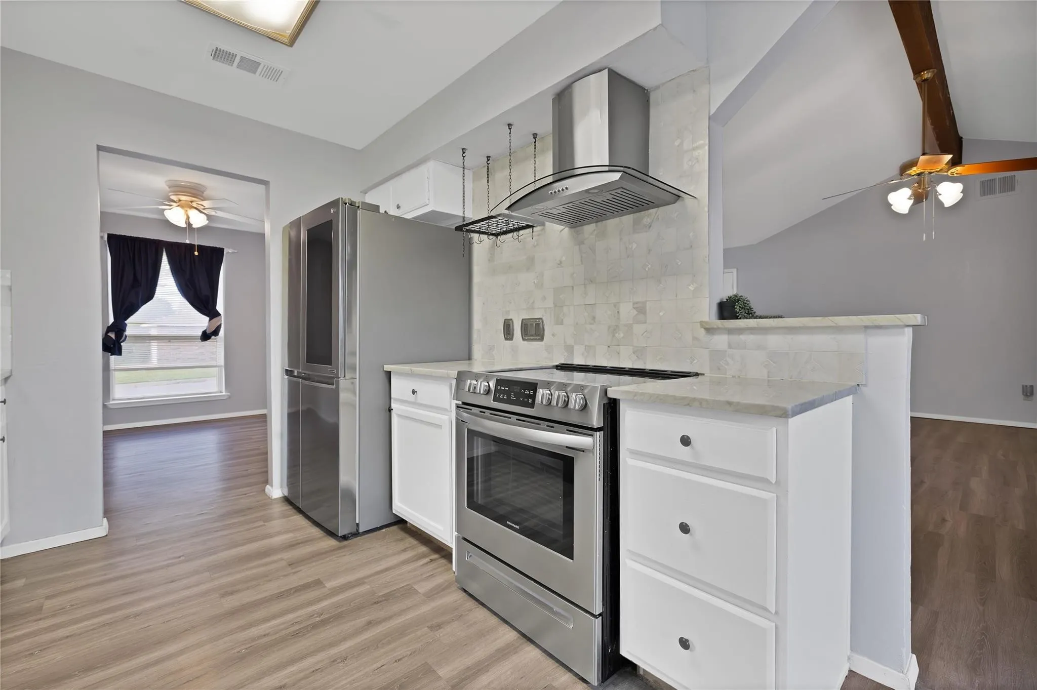 Single Family Residence For Rent in Tarrant County , 7357 Channel View Drive, Fort Worth, Texas 76133, 4 Bedroom, 2 Bathroom, 2 Garage spaces, 1,853 Sqft, built in 1979, mls#21310198, Real Estate Agent in Fort Worth, Homes For Rent in Tarrant county, Homes For Rent in Fort Worth, Realtor in Fort Worth Texas, Real Estate Brokerage Independent Realty Texas, Luminita Cordes Realtor
