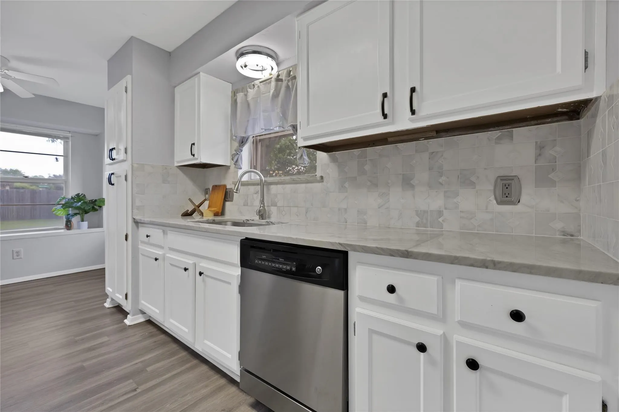 Single Family Residence For Rent in Tarrant County , 7357 Channel View Drive, Fort Worth, Texas 76133, 4 Bedroom, 2 Bathroom, 2 Garage spaces, 1,853 Sqft, built in 1979, mls#21310198, Real Estate Agent in Fort Worth, Homes For Rent in Tarrant county, Homes For Rent in Fort Worth, Realtor in Fort Worth Texas, Real Estate Brokerage Independent Realty Texas, Luminita Cordes Realtor