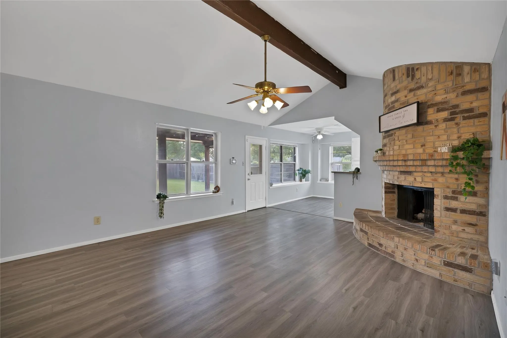 Single Family Residence For Rent in Tarrant County , 7357 Channel View Drive, Fort Worth, Texas 76133, 4 Bedroom, 2 Bathroom, 2 Garage spaces, 1,853 Sqft, built in 1979, mls#21310198, Real Estate Agent in Fort Worth, Homes For Rent in Tarrant county, Homes For Rent in Fort Worth, Realtor in Fort Worth Texas, Real Estate Brokerage Independent Realty Texas, Luminita Cordes Realtor