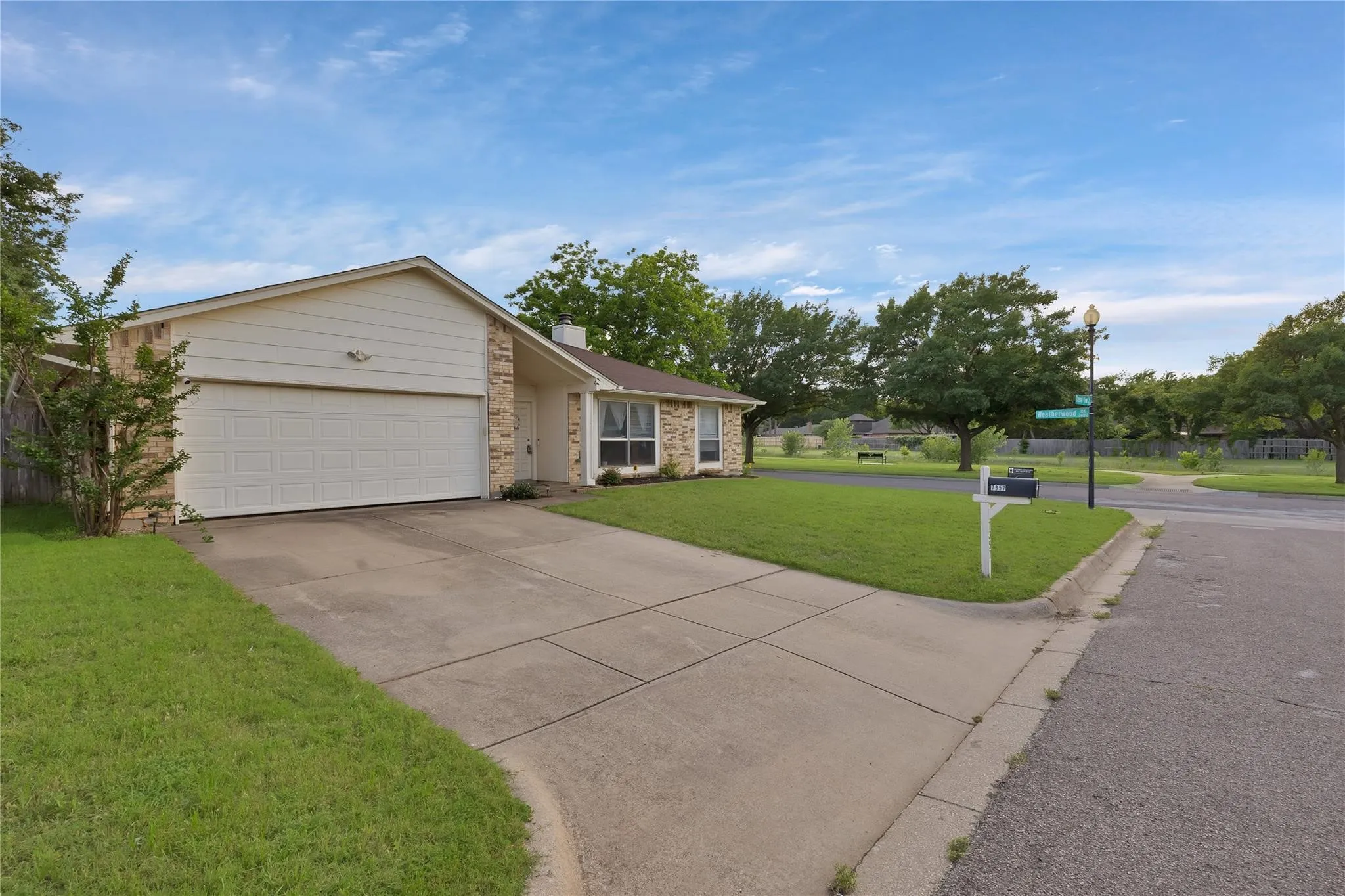 Single Family Residence For Rent in Tarrant County , 7357 Channel View Drive, Fort Worth, Texas 76133, 4 Bedroom, 2 Bathroom, 2 Garage spaces, 1,853 Sqft, built in 1979, mls#21310198, Real Estate Agent in Fort Worth, Homes For Rent in Tarrant county, Homes For Rent in Fort Worth, Realtor in Fort Worth Texas, Real Estate Brokerage Independent Realty Texas, Luminita Cordes Realtor