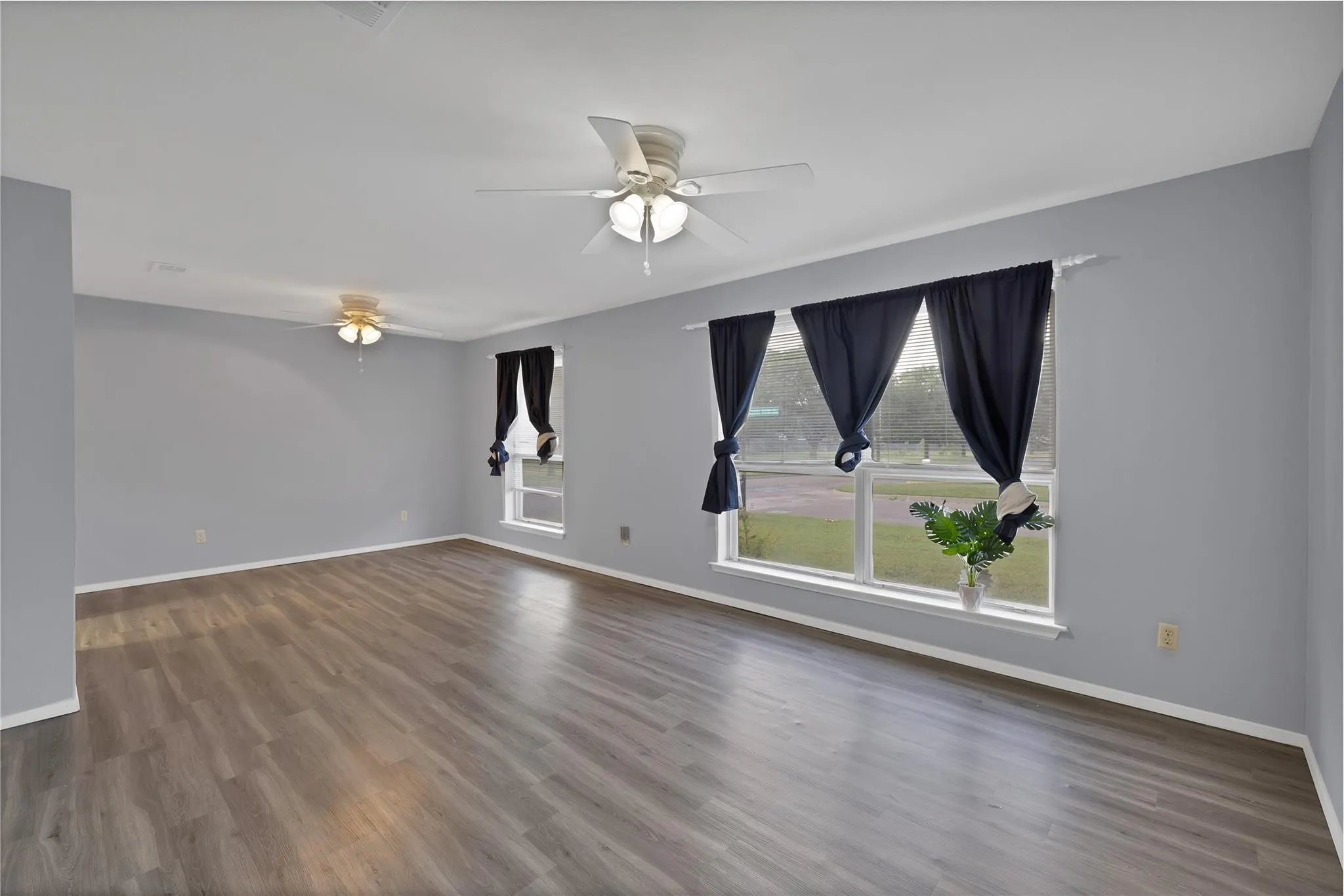Single Family Residence For Rent in Tarrant County , 7357 Channel View Drive, Fort Worth, Texas 76133, 4 Bedroom, 2 Bathroom, 2 Garage spaces, 1,853 Sqft, built in 1979, mls#21310198, Real Estate Agent in Fort Worth, Homes For Rent in Tarrant county, Homes For Rent in Fort Worth, Realtor in Fort Worth Texas, Real Estate Brokerage Independent Realty Texas, Luminita Cordes Realtor