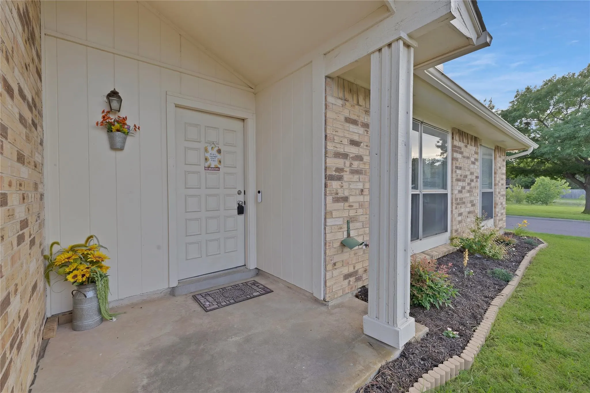 Single Family Residence For Rent in Tarrant County , 7357 Channel View Drive, Fort Worth, Texas 76133, 4 Bedroom, 2 Bathroom, 2 Garage spaces, 1,853 Sqft, built in 1979, mls#21310198, Real Estate Agent in Fort Worth, Homes For Rent in Tarrant county, Homes For Rent in Fort Worth, Realtor in Fort Worth Texas, Real Estate Brokerage Independent Realty Texas, Luminita Cordes Realtor