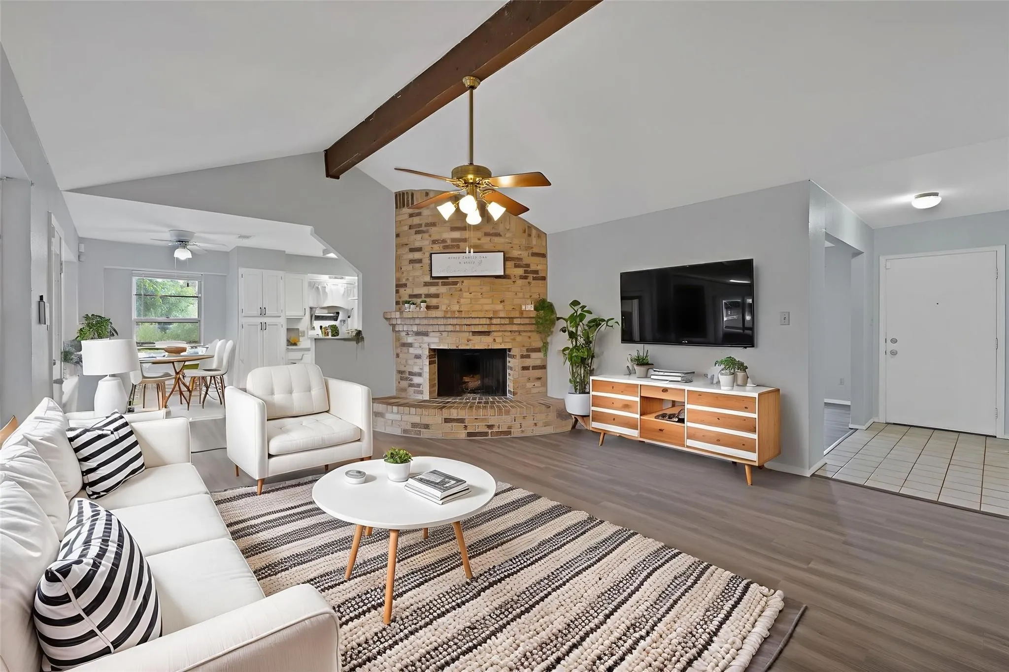 Single Family Residence For Rent in Tarrant County , 7357 Channel View Drive, Fort Worth, Texas 76133, 4 Bedroom, 2 Bathroom, 2 Garage spaces, 1,853 Sqft, built in 1979, mls#21310198, Real Estate Agent in Fort Worth, Homes For Rent in Tarrant county, Homes For Rent in Fort Worth, Realtor in Fort Worth Texas, Real Estate Brokerage Independent Realty Texas, Luminita Cordes Realtor