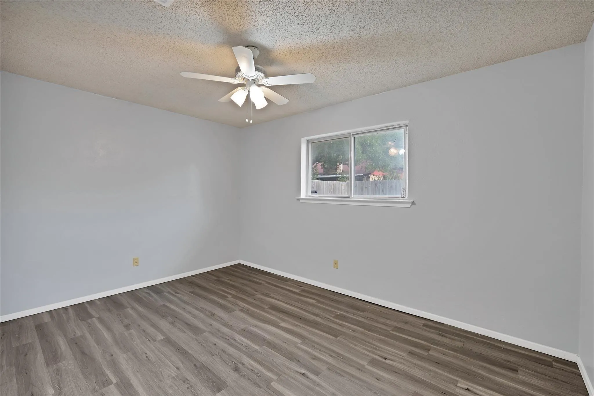 Single Family Residence For Rent in Tarrant County , 7357 Channel View Drive, Fort Worth, Texas 76133, 4 Bedroom, 2 Bathroom, 2 Garage spaces, 1,853 Sqft, built in 1979, mls#21310198, Real Estate Agent in Fort Worth, Homes For Rent in Tarrant county, Homes For Rent in Fort Worth, Realtor in Fort Worth Texas, Real Estate Brokerage Independent Realty Texas, Luminita Cordes Realtor