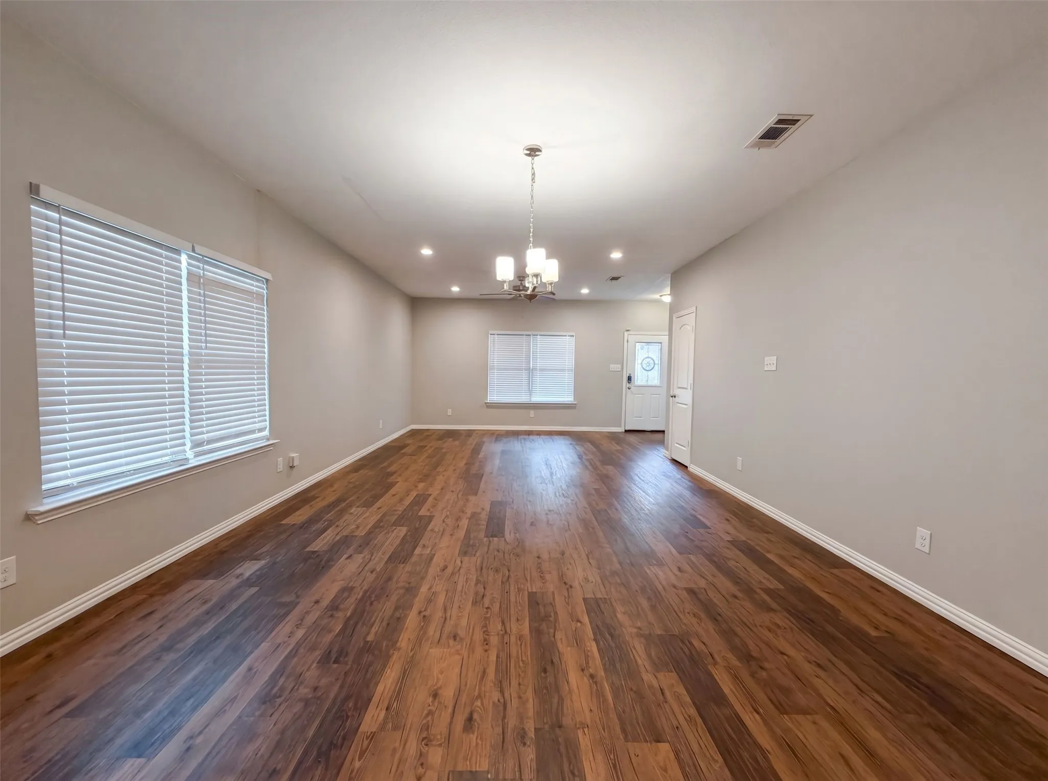 Single Family Residence For Sale in Tarrant County , 619 E Arlington Avenue, Fort Worth, Texas 76104, 3 Bedroom, 2 Bathroom, 2 Garage spaces, 1,551 Sqft, built in 2019, mls#21310211, Real Estate Agent in Fort Worth, Homes For Sale in Tarrant county, Homes For Sale in Fort Worth, Realtor in Fort Worth Texas, Real Estate Brokerage Independent Realty Texas, Luminita Cordes Realtor