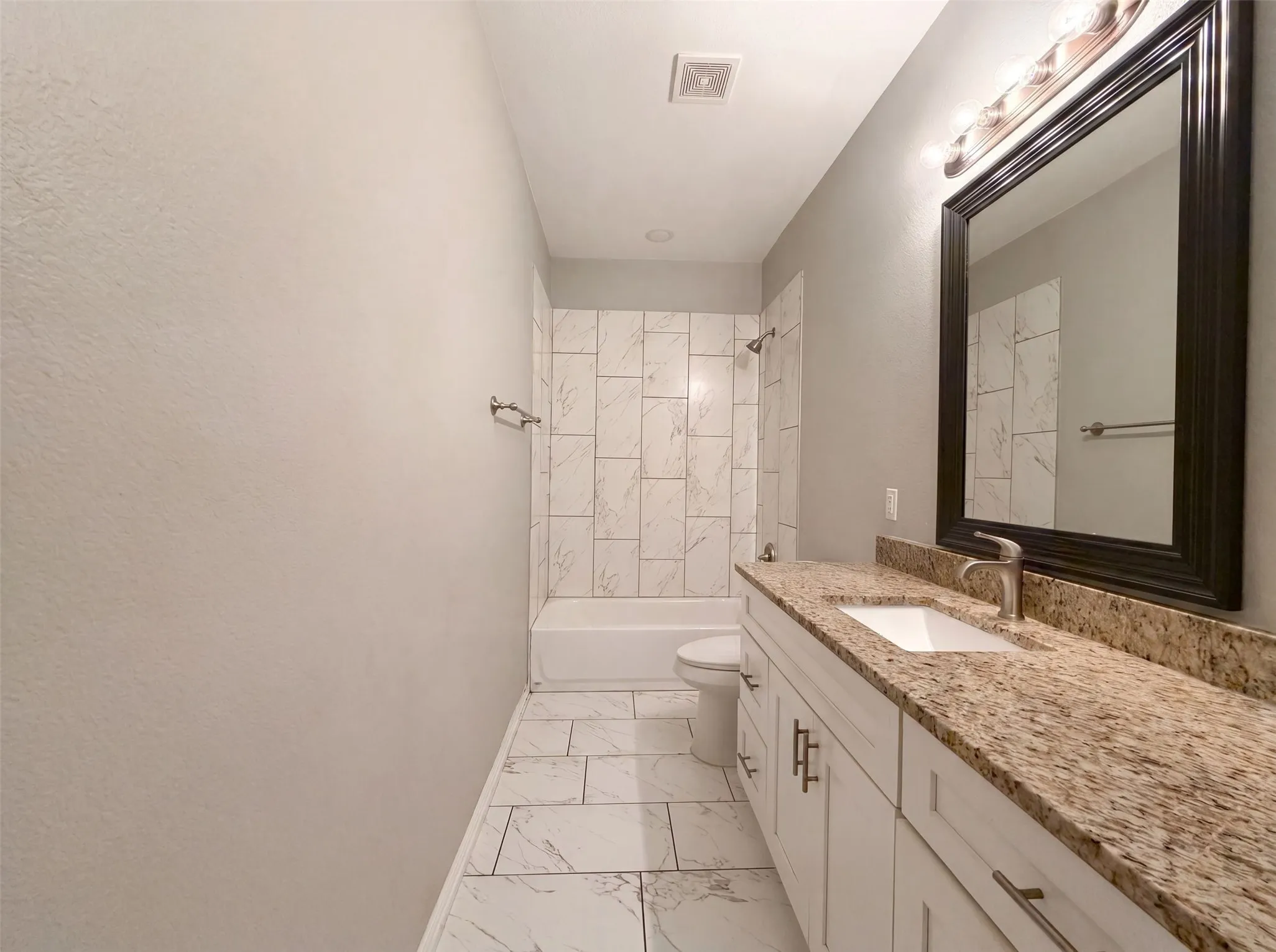 Single Family Residence For Sale in Tarrant County , 619 E Arlington Avenue, Fort Worth, Texas 76104, 3 Bedroom, 2 Bathroom, 2 Garage spaces, 1,551 Sqft, built in 2019, mls#21310211, Real Estate Agent in Fort Worth, Homes For Sale in Tarrant county, Homes For Sale in Fort Worth, Realtor in Fort Worth Texas, Real Estate Brokerage Independent Realty Texas, Luminita Cordes Realtor